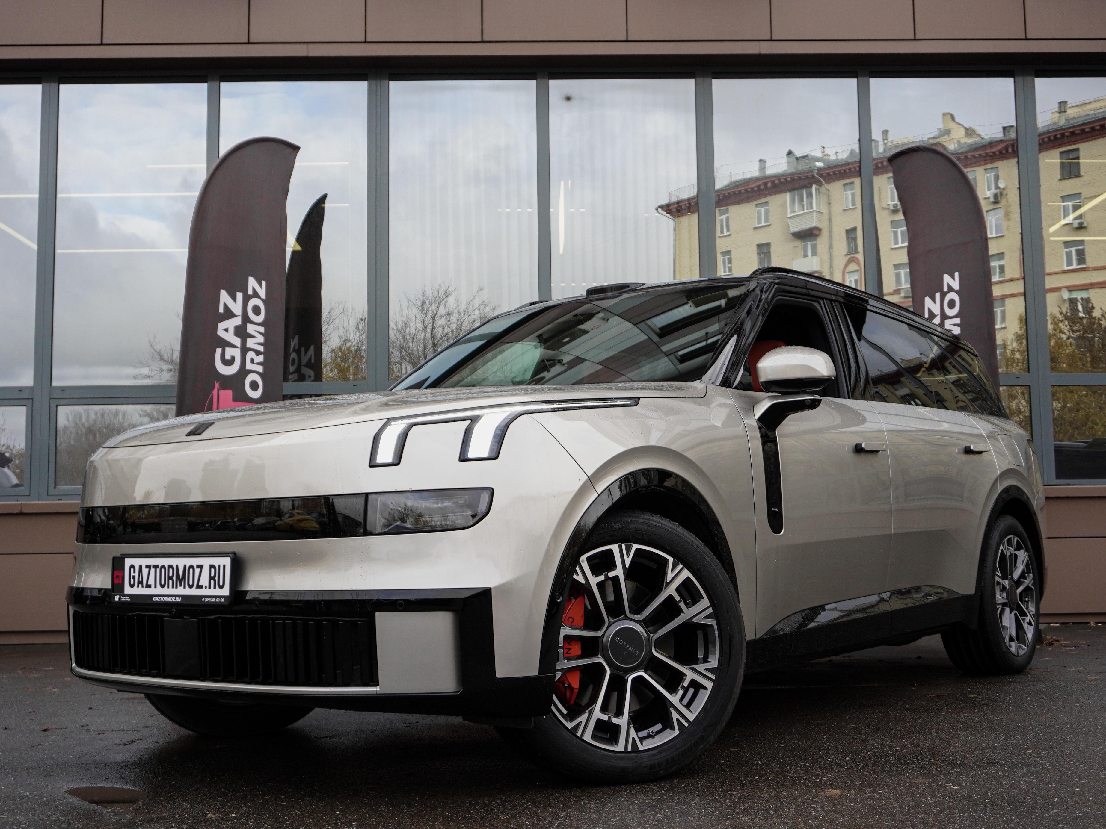 Lynk & Co 900