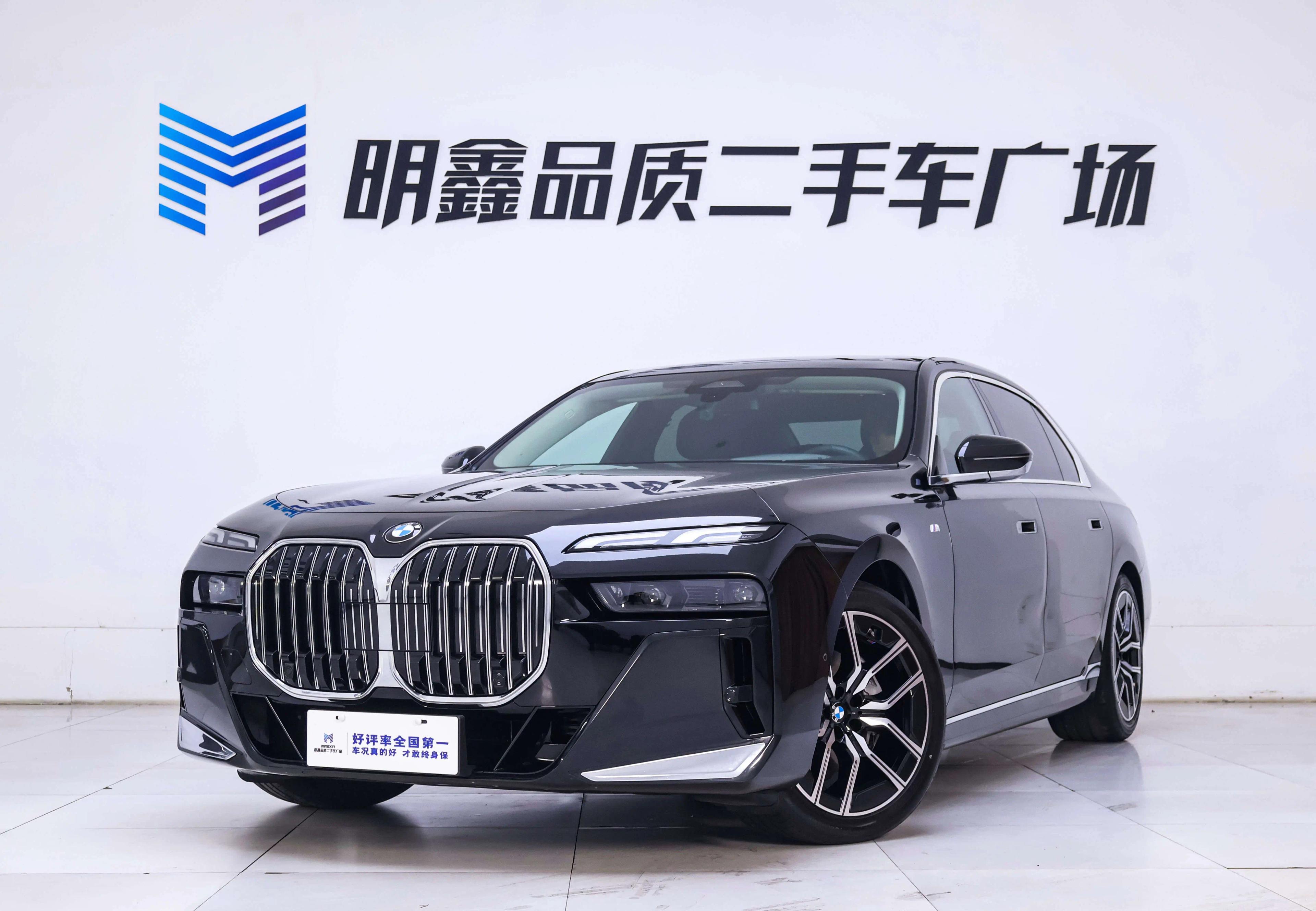 BMW 7 Series 2024 г. 14304 км.