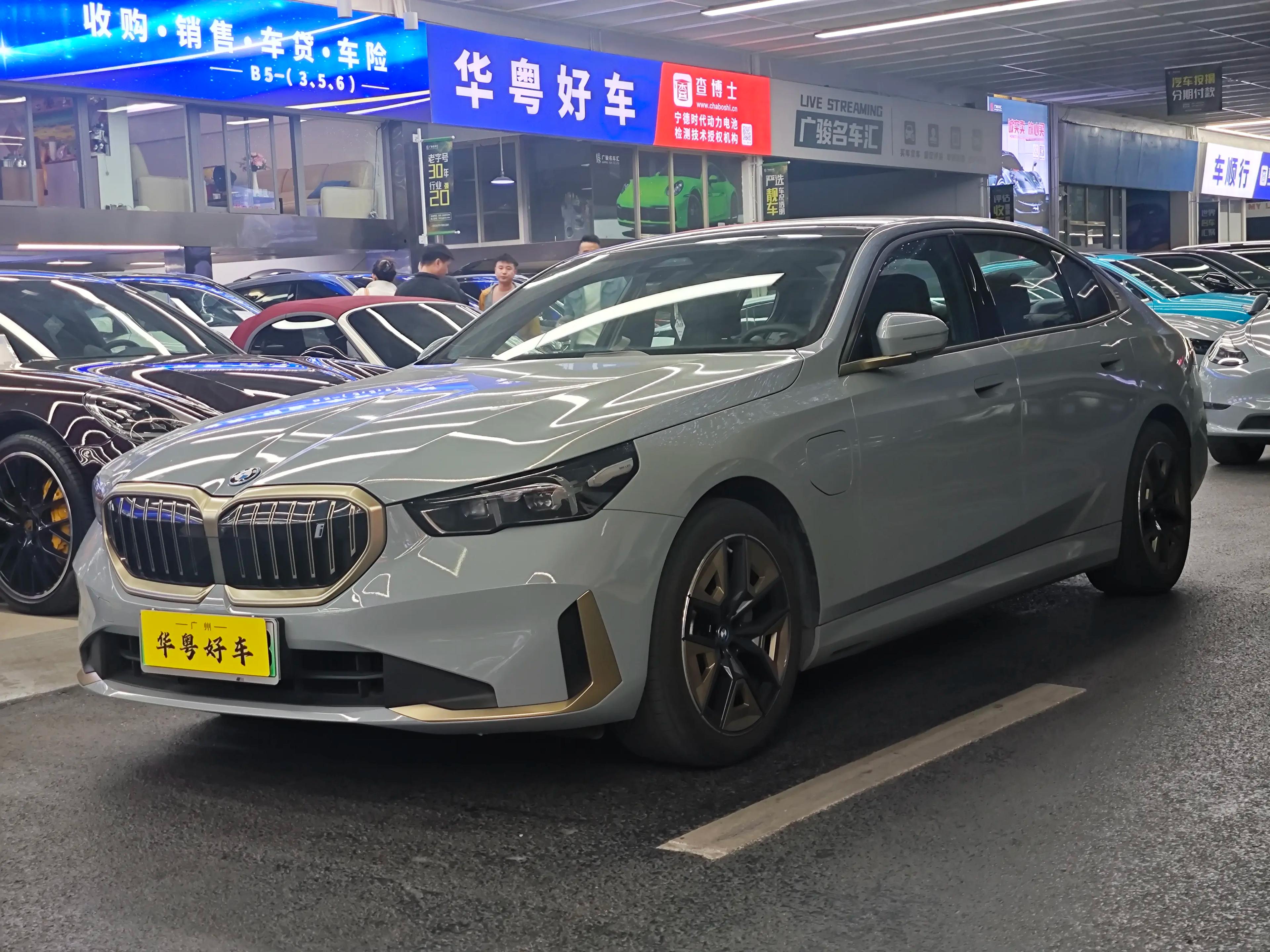 BMW i5 2024 г. 28053 км.