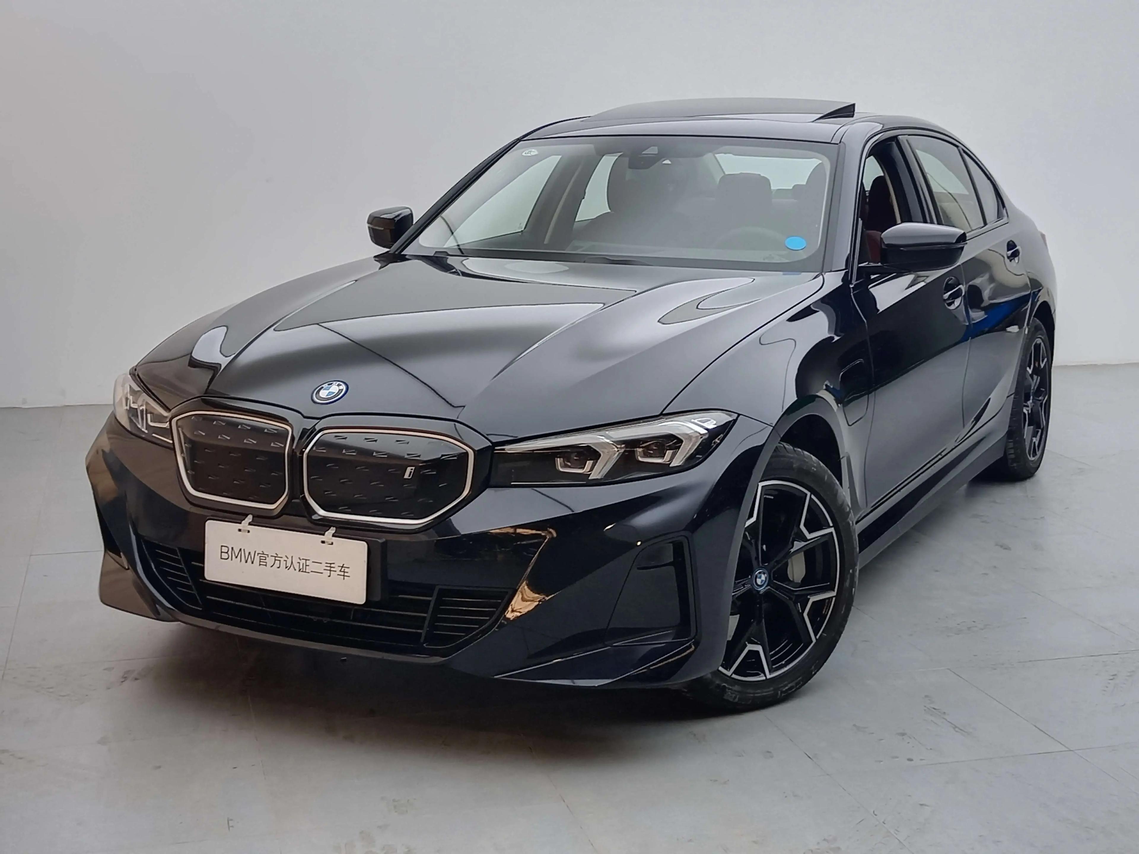 BMW i3 2025 г. 8849 км.