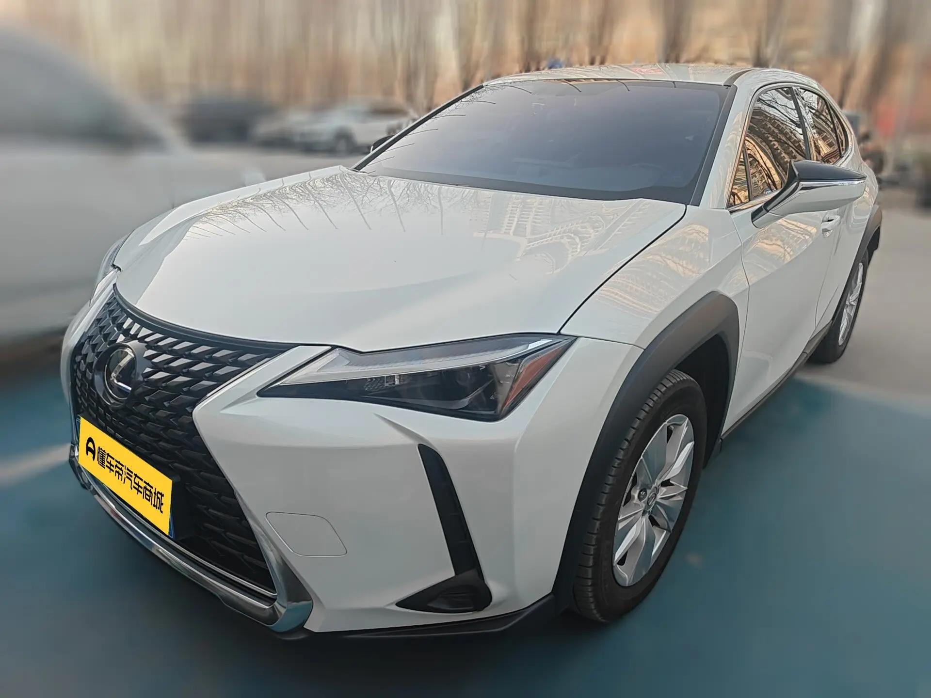 Lexus UX 2023 г. 13818 км.