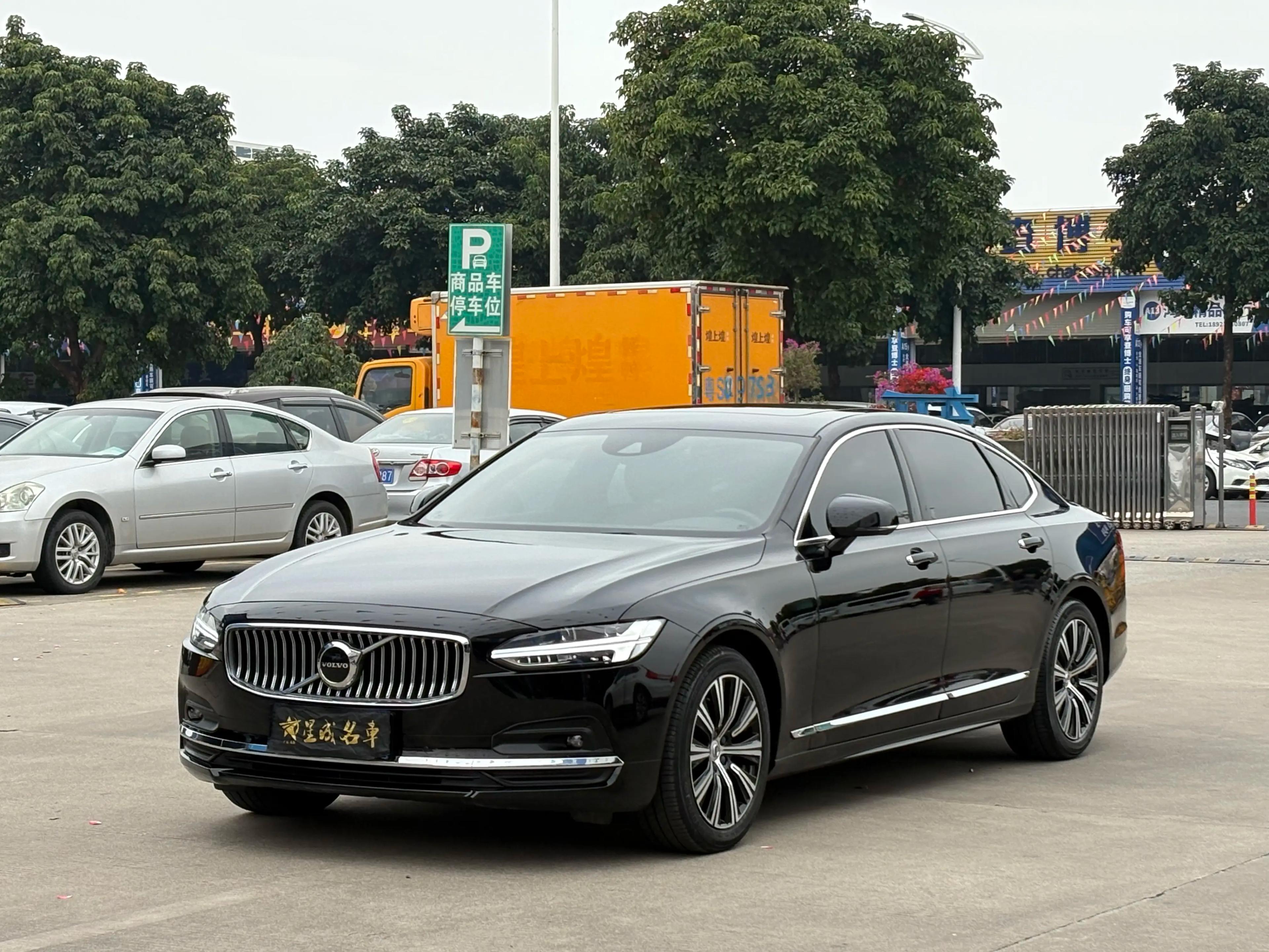 Volvo S90 2022 г. 29100 км.