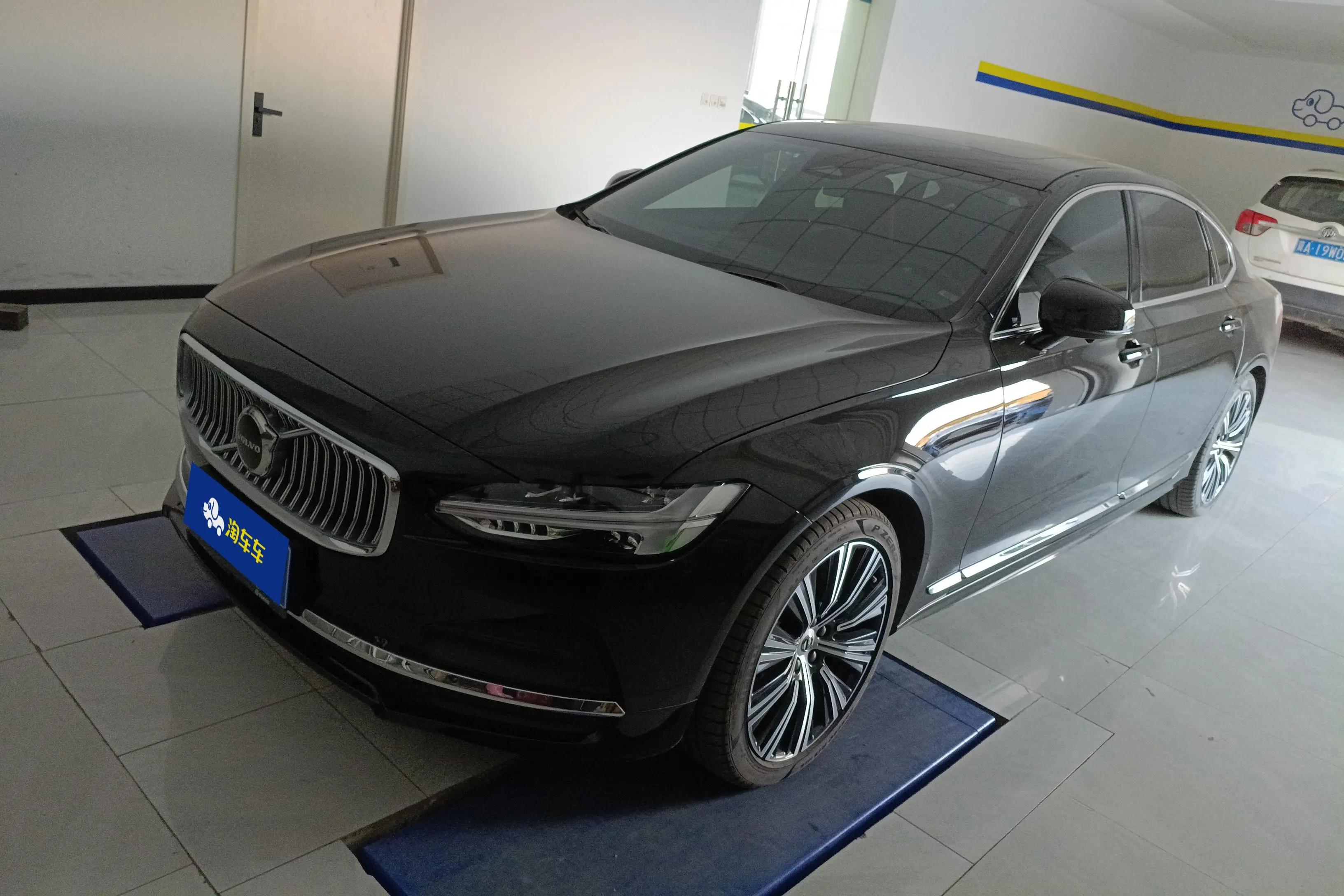 Volvo S90 2023 г. 10786 км.