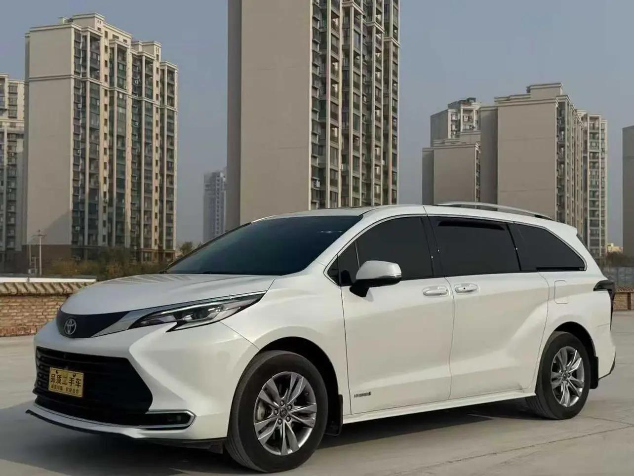 Toyota Sienna 2023 г. 30061 км.