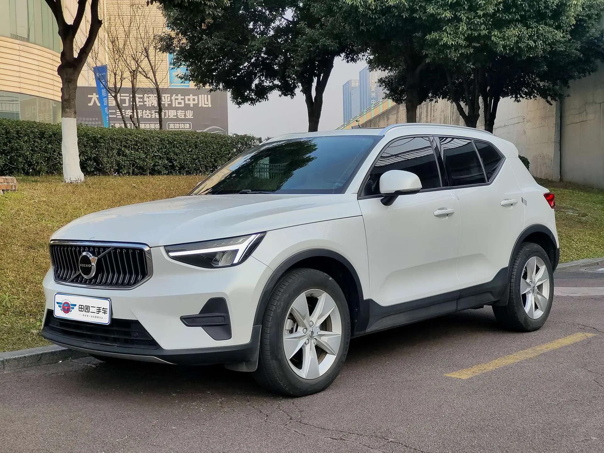 Volvo XC40 2023 г. 44043 км.