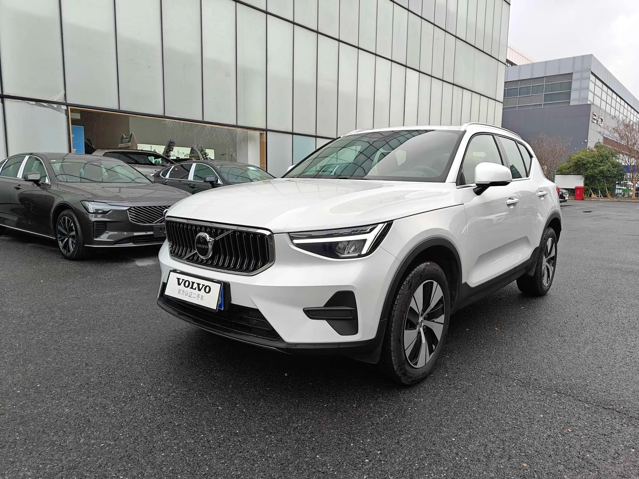Volvo XC40 2025 г. 4246 км.