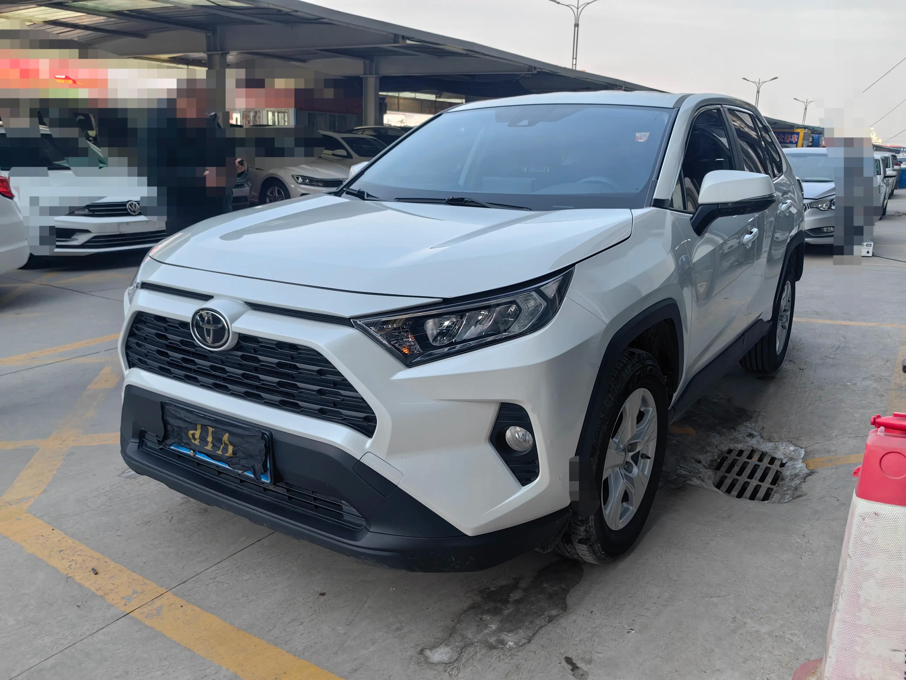 Toyota RAV4 2023 г. 90065 км.