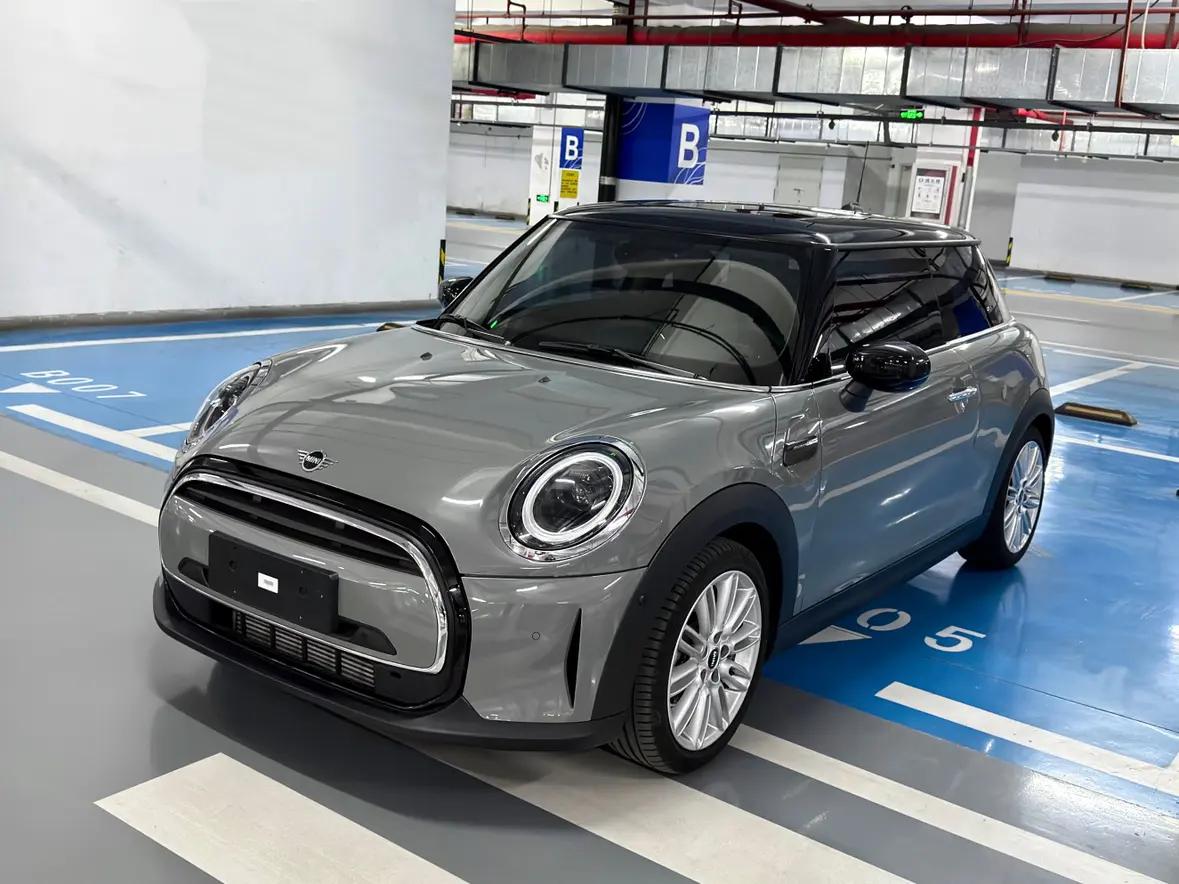 MINI  2022 г. 20146 км.