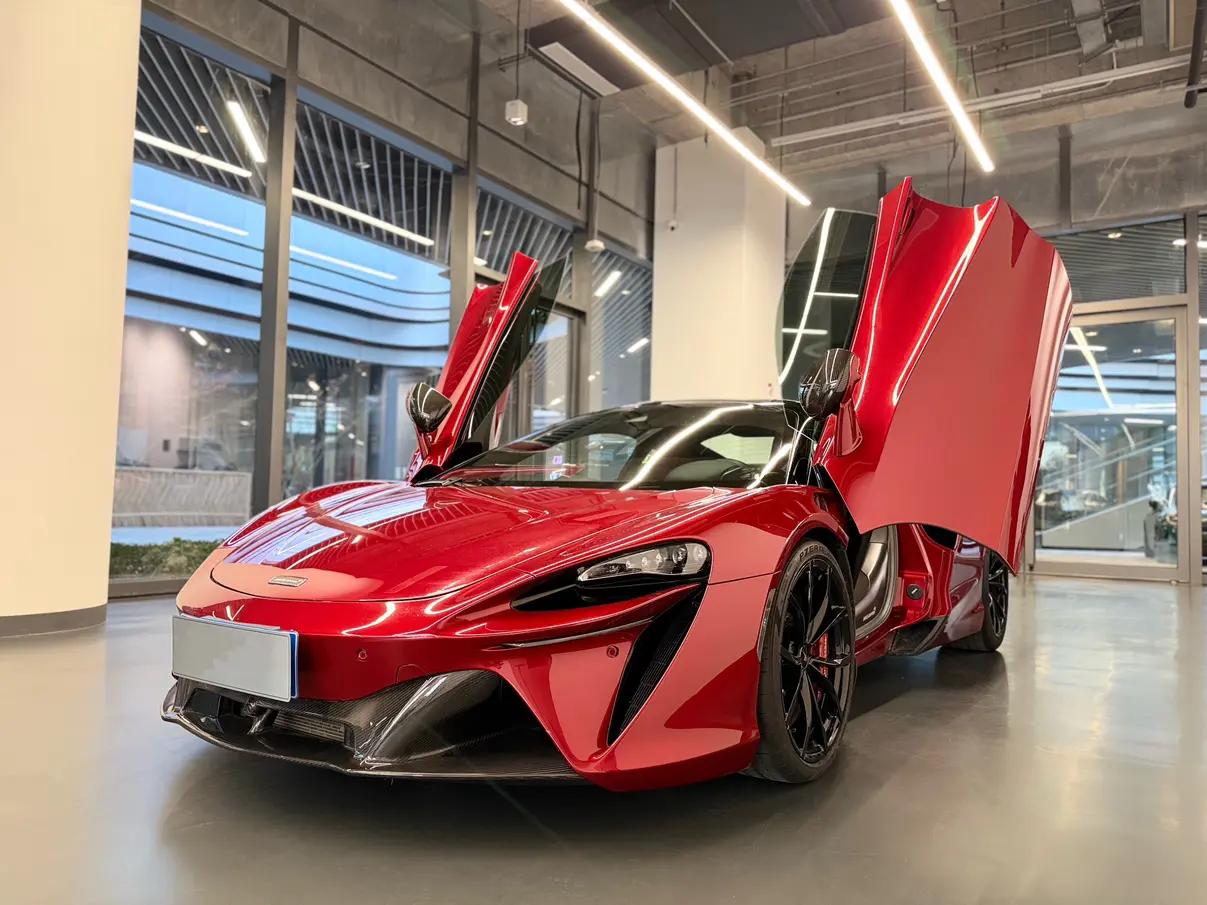McLaren Artura 2023 г. 12123 км.