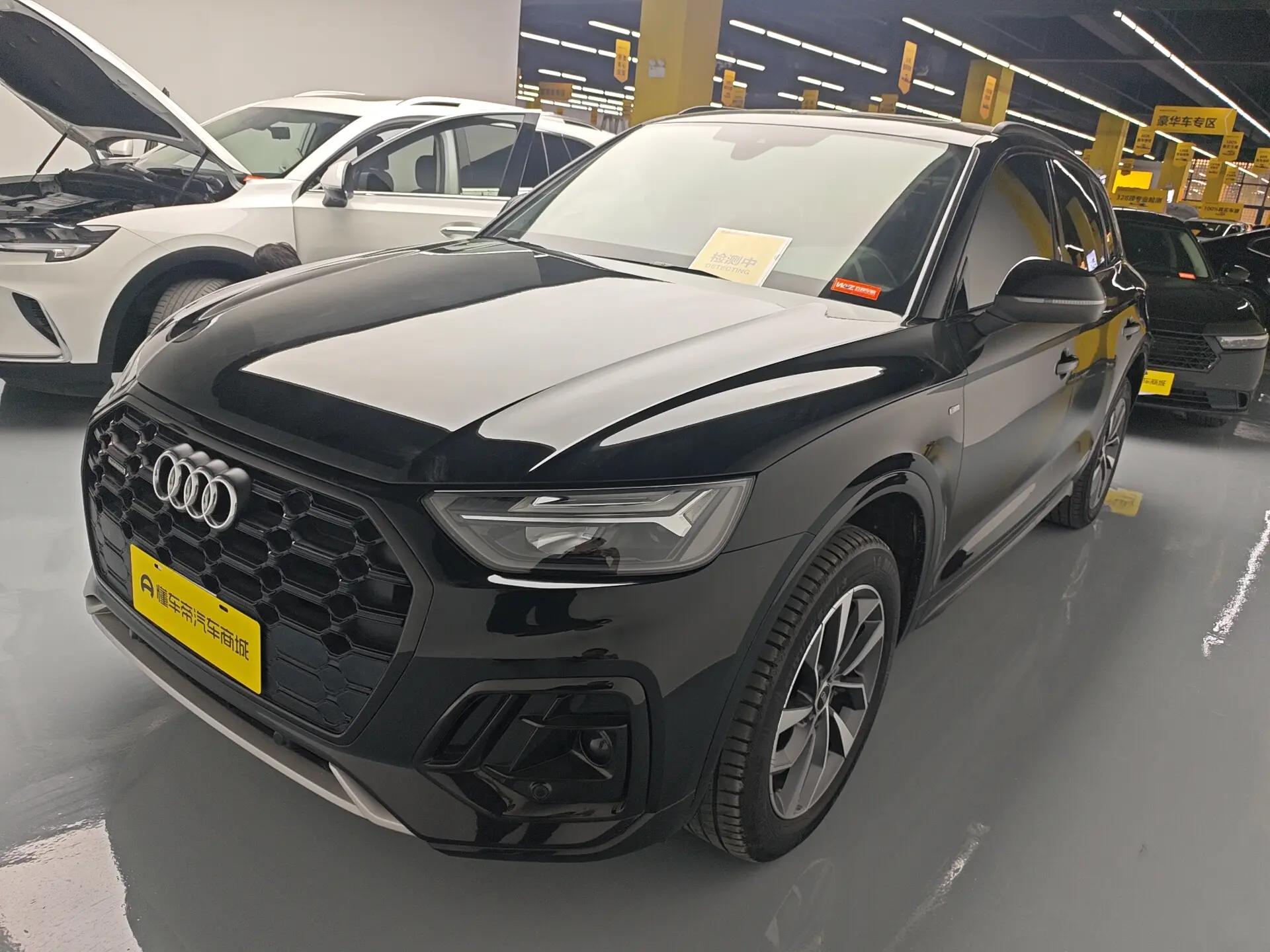 Audi Q5L 2023 г. 36590 км.