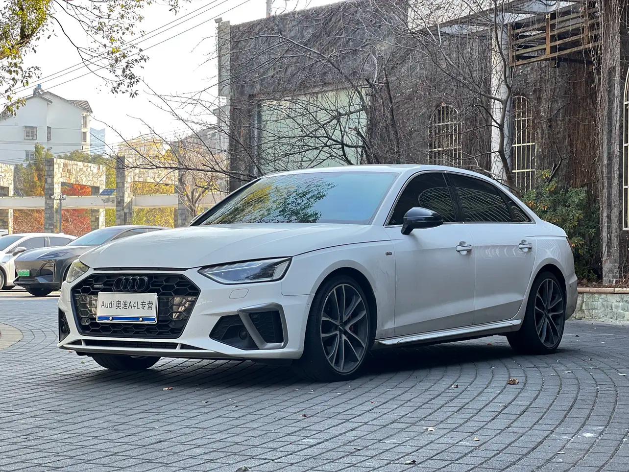 Audi A4L 2021 г. 110110 км.