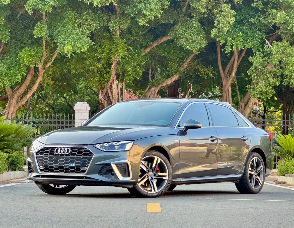 Audi A4L 2022 г. 50109 км.