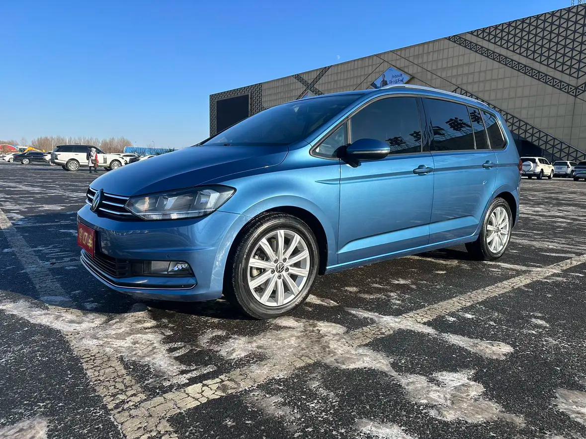 Volkswagen Touran L 2021 г. 28078 км.