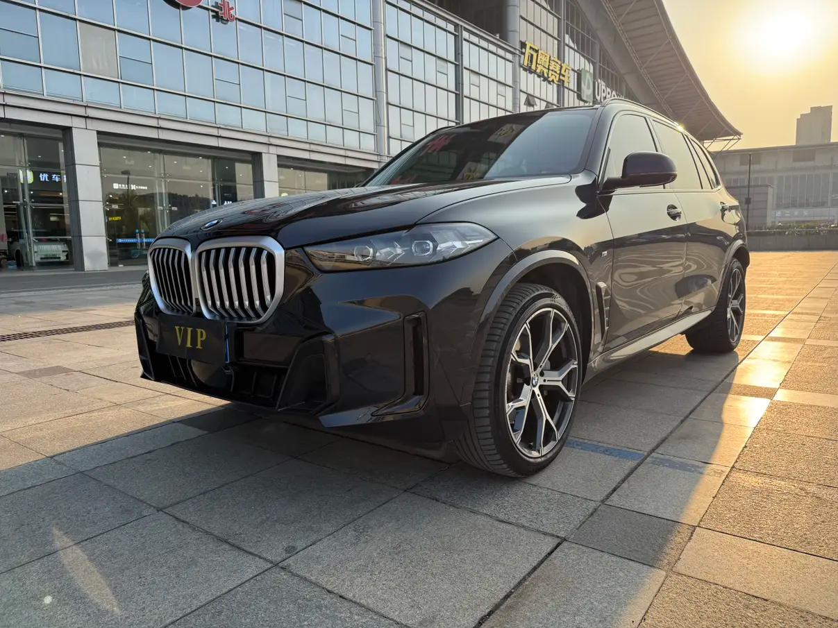 BMW X5 2025 г. 28106 км.