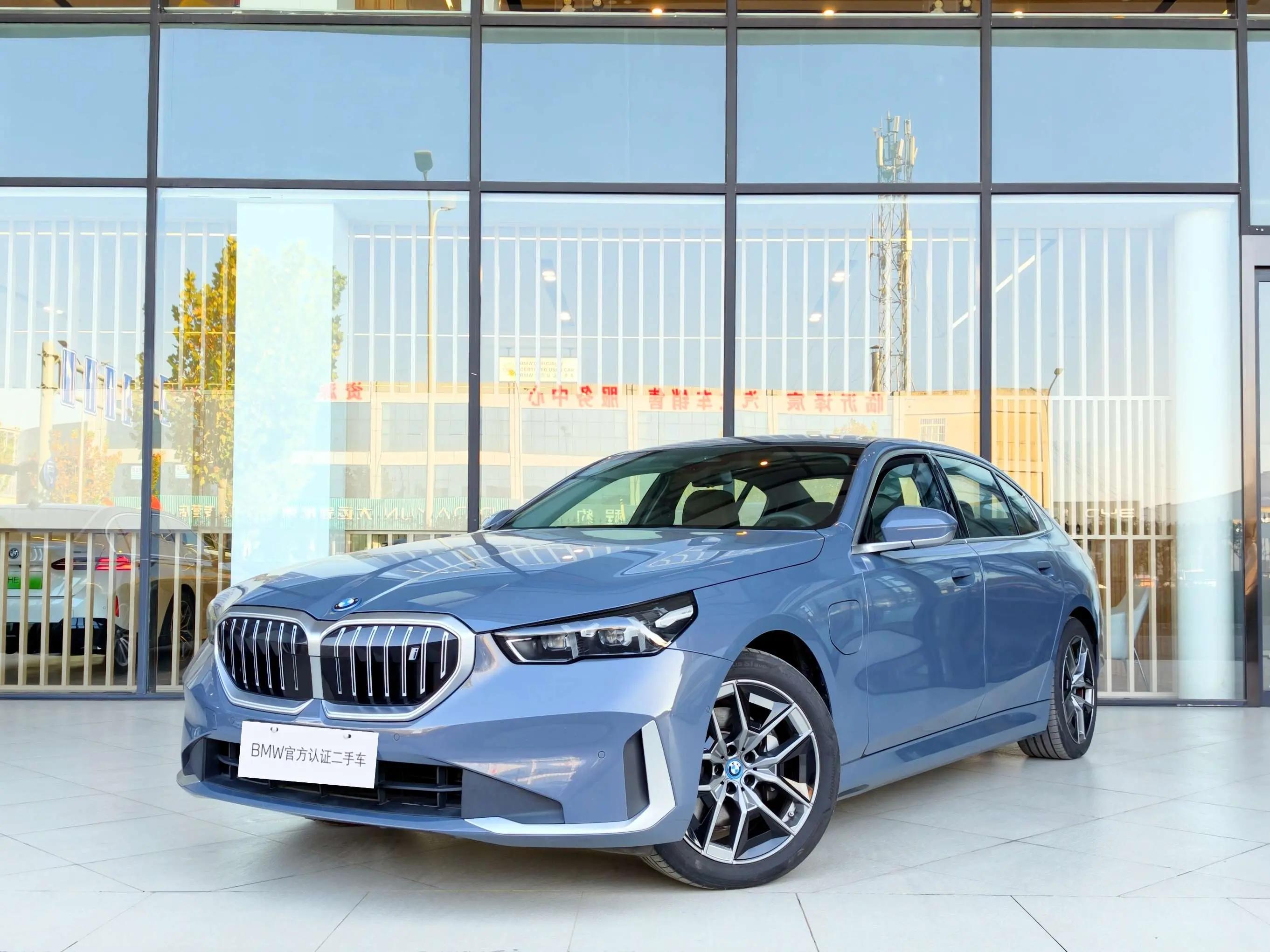 BMW i5 2025 г. 9052 км.