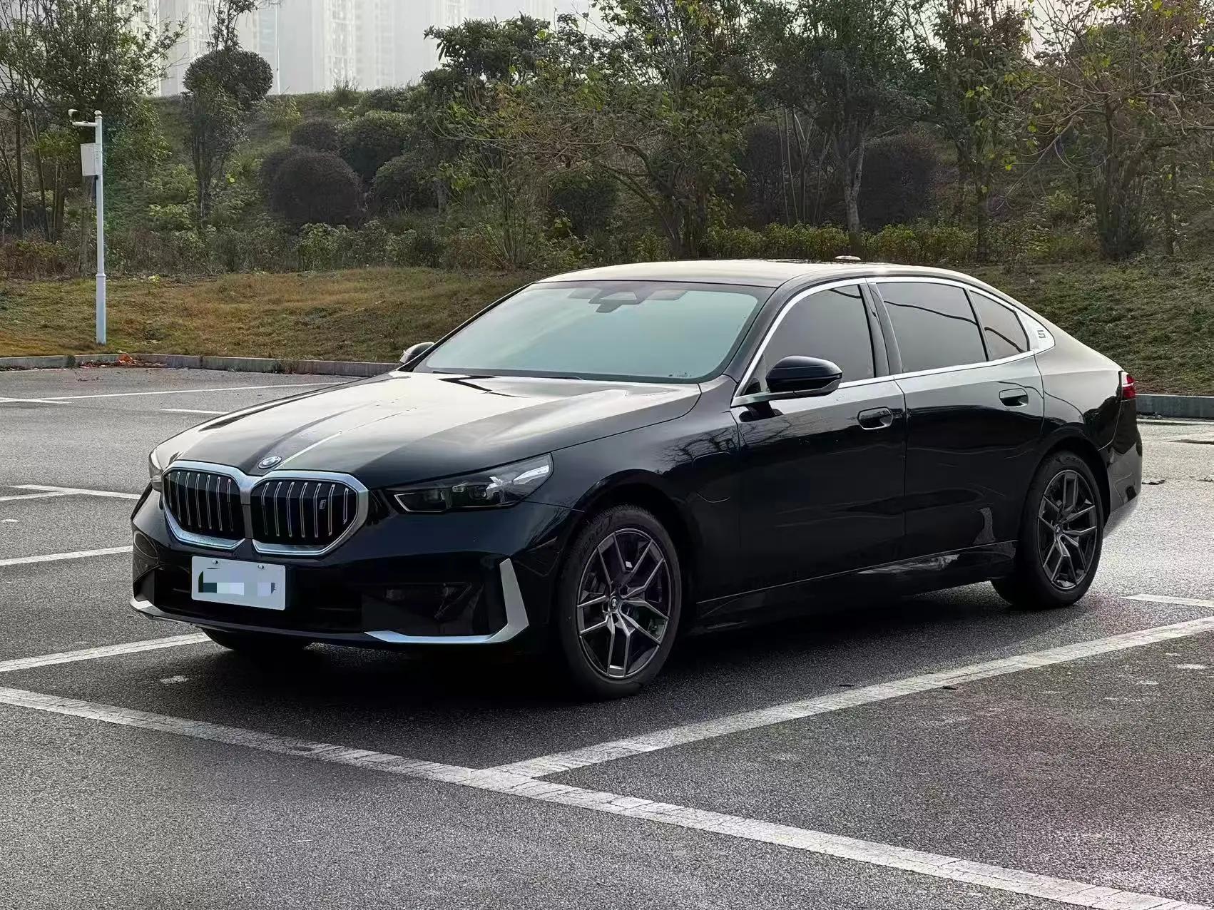 BMW i5 2025 г. 18051 км.