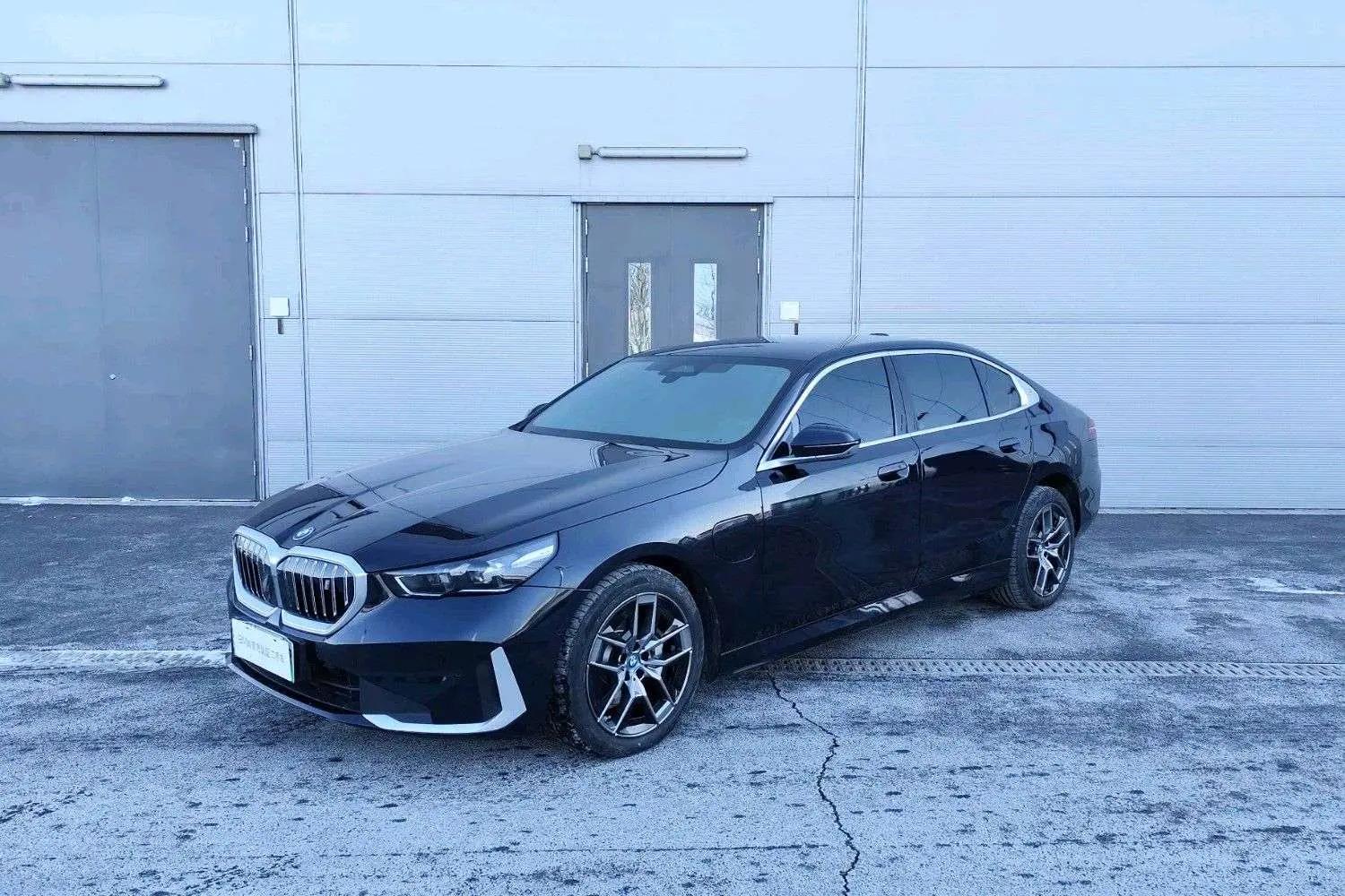 BMW i5 2025 г. 15050 км.