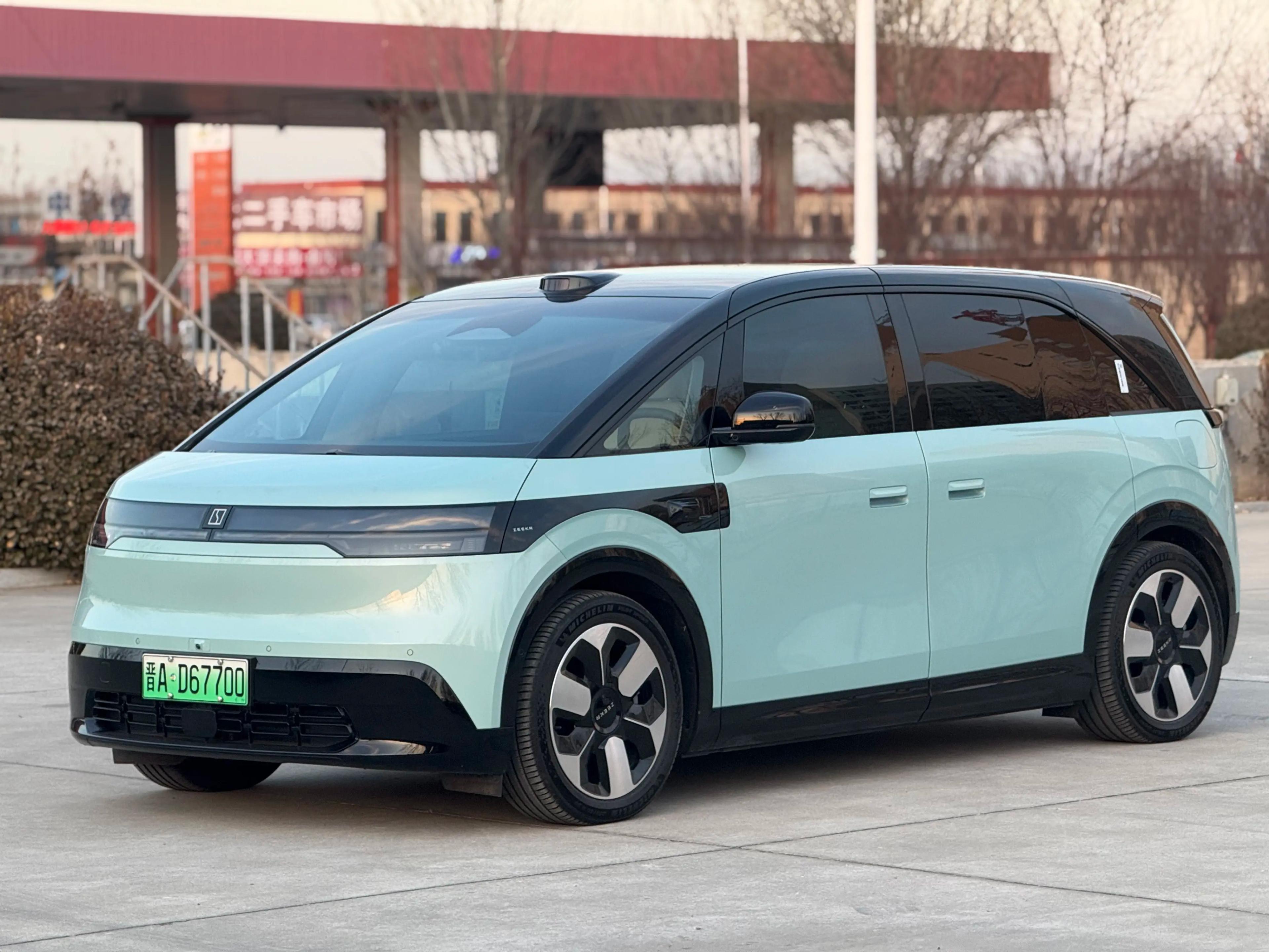 ZEEKR MIX 2024 г. 10044 км.