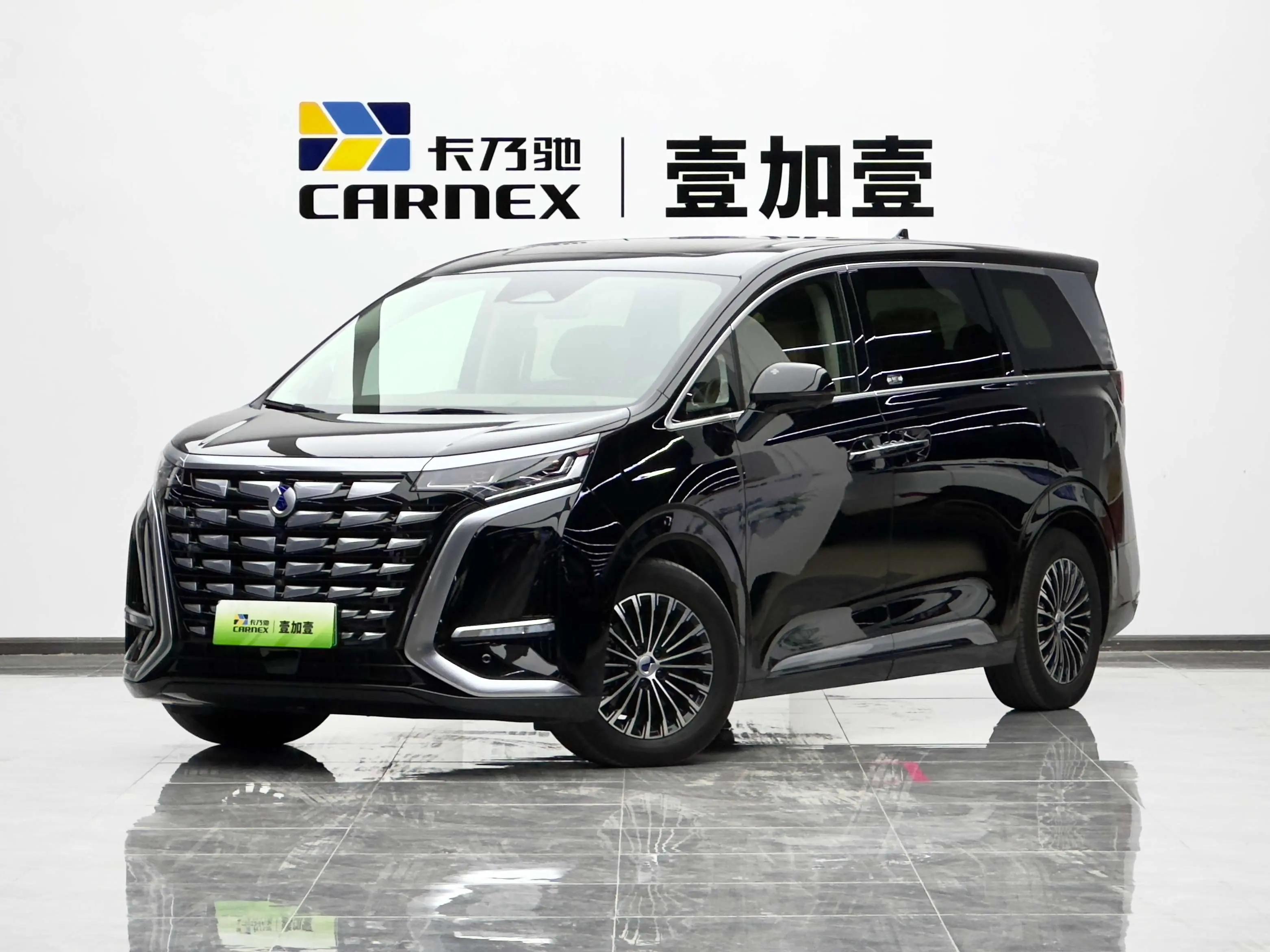 Denza D9 DM 2023 г. 29204 км.