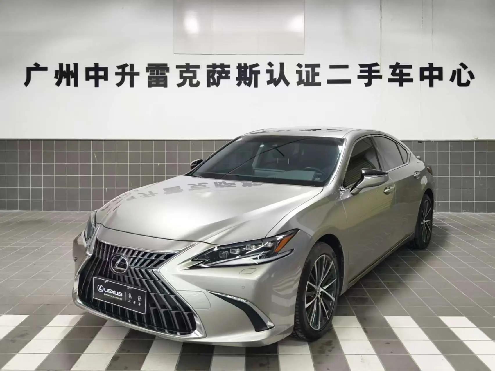 Lexus ES 2023 г. 55107 км.