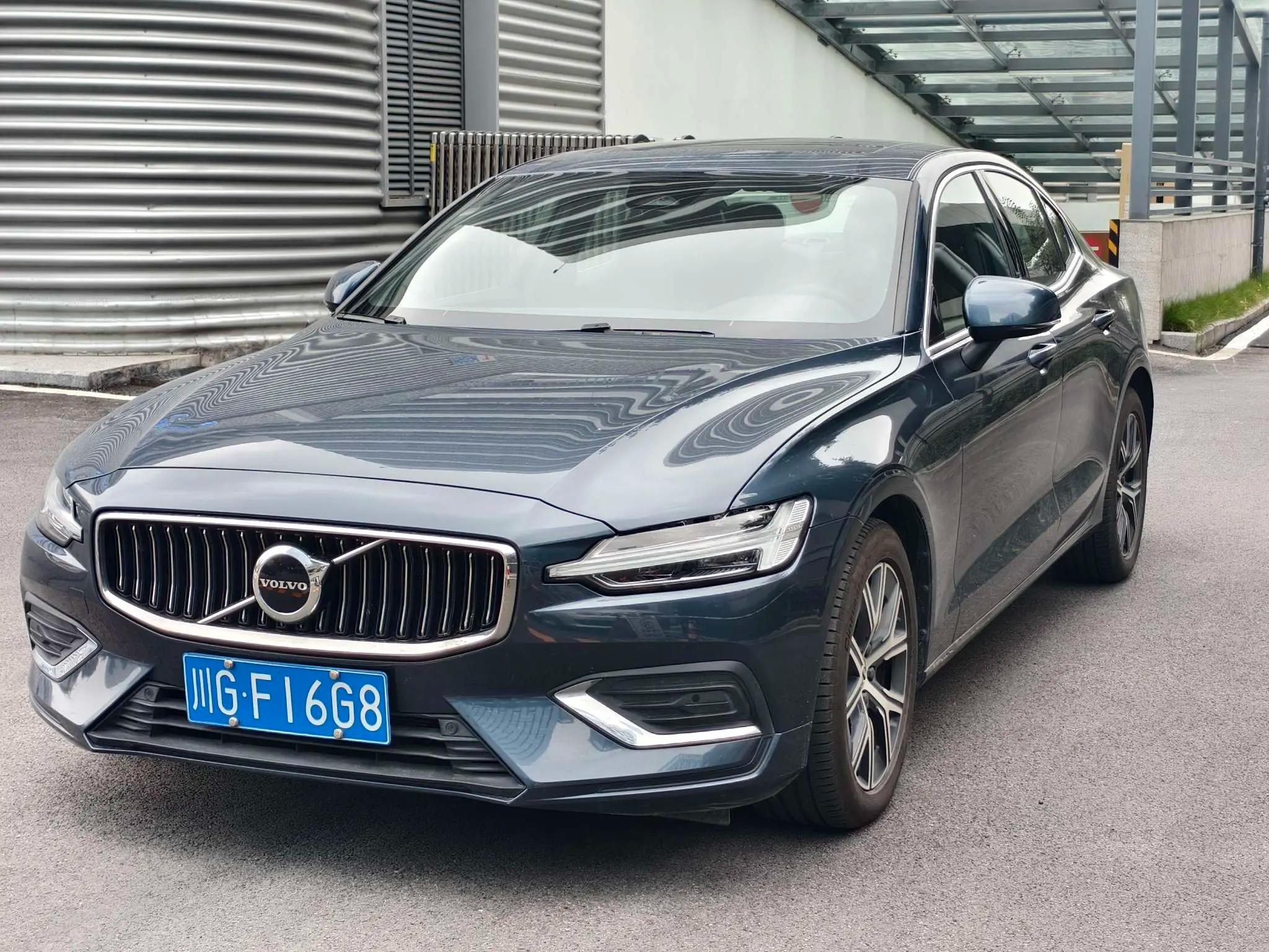 Volvo S60 2025 г. 16006 км.