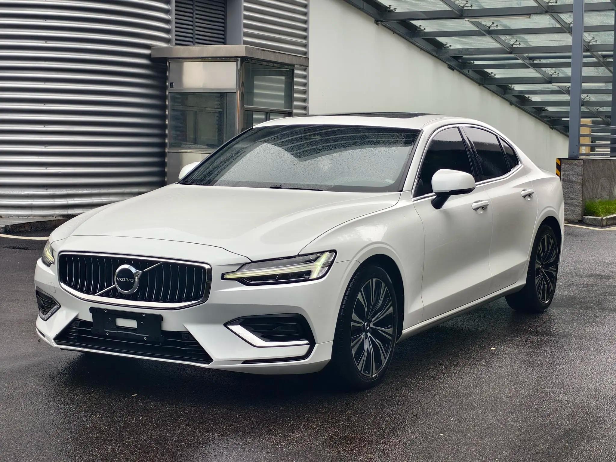 Volvo S60 2024 г. 37138 км.