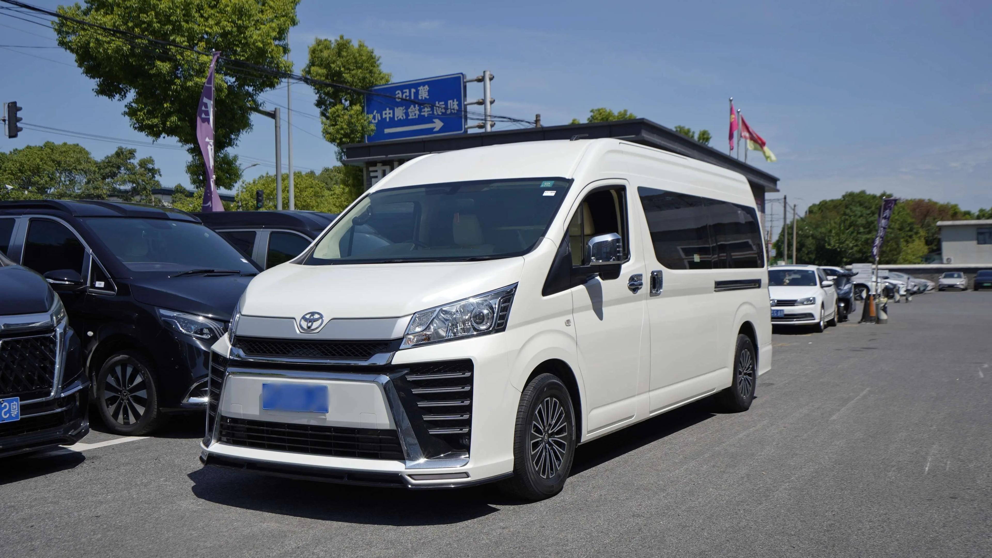 Toyota HiAce 2023 г. 13044 км.
