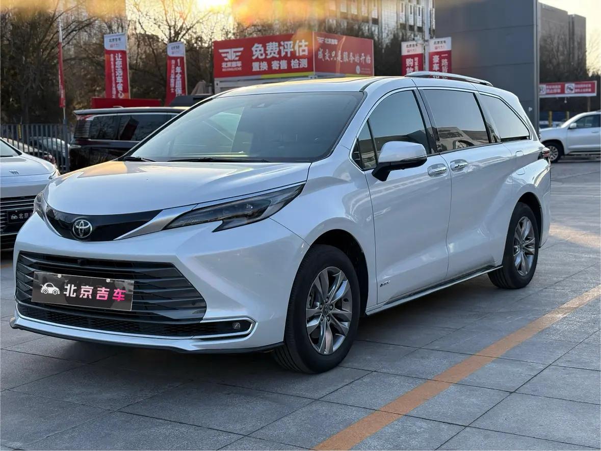 Toyota Sienna 2025 г. 21556 км.