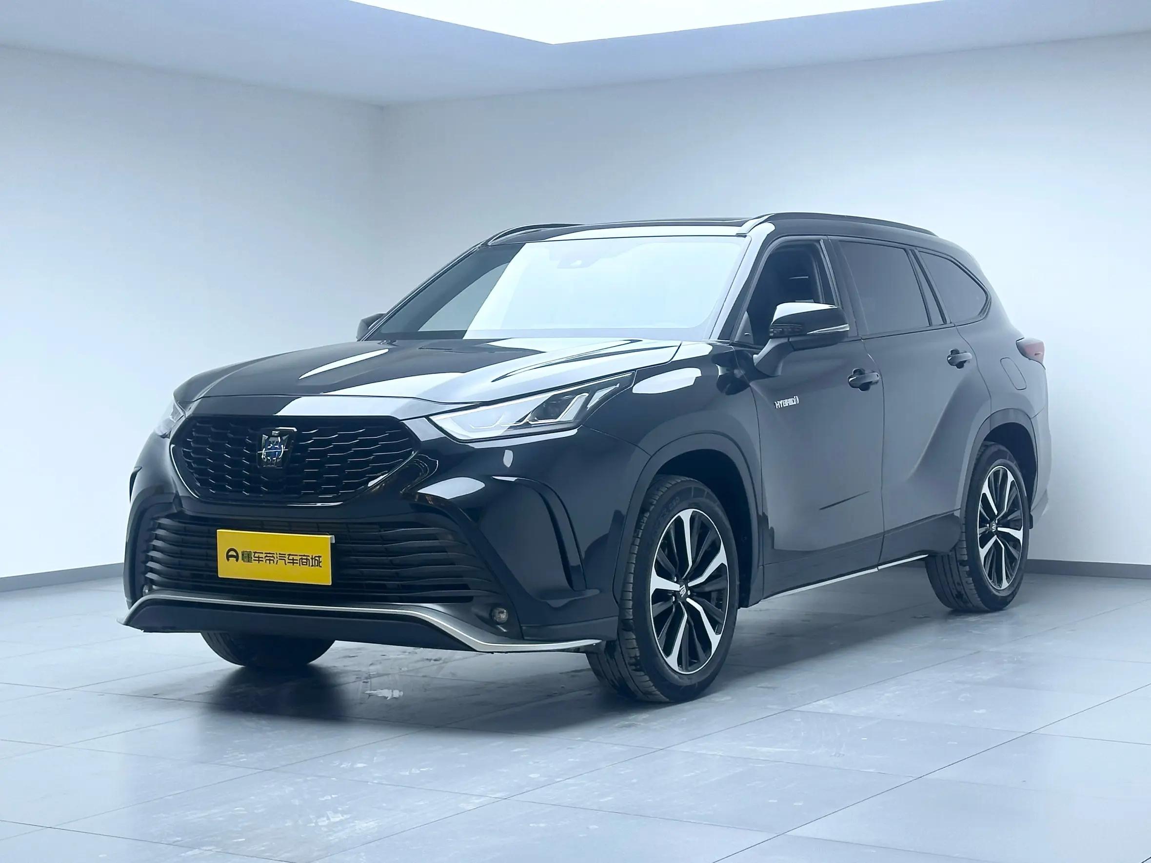 Toyota Crown Kluger 2023 г. 31903 км.