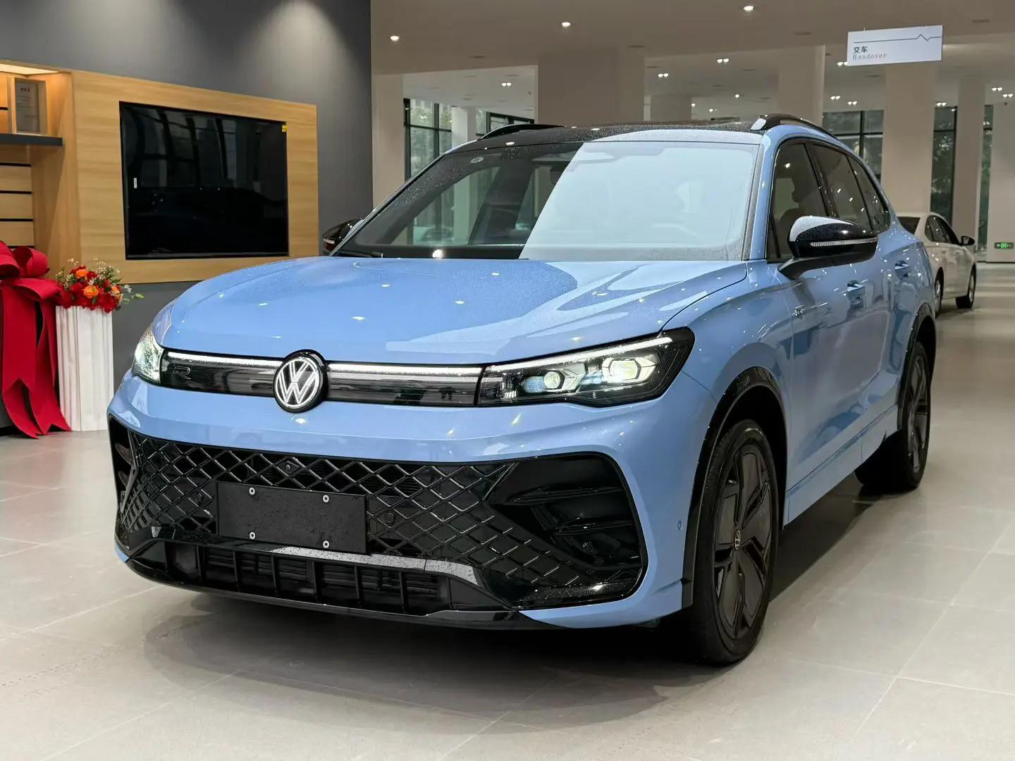 Volkswagen Tiguan L 2024 г. 3865 км.
