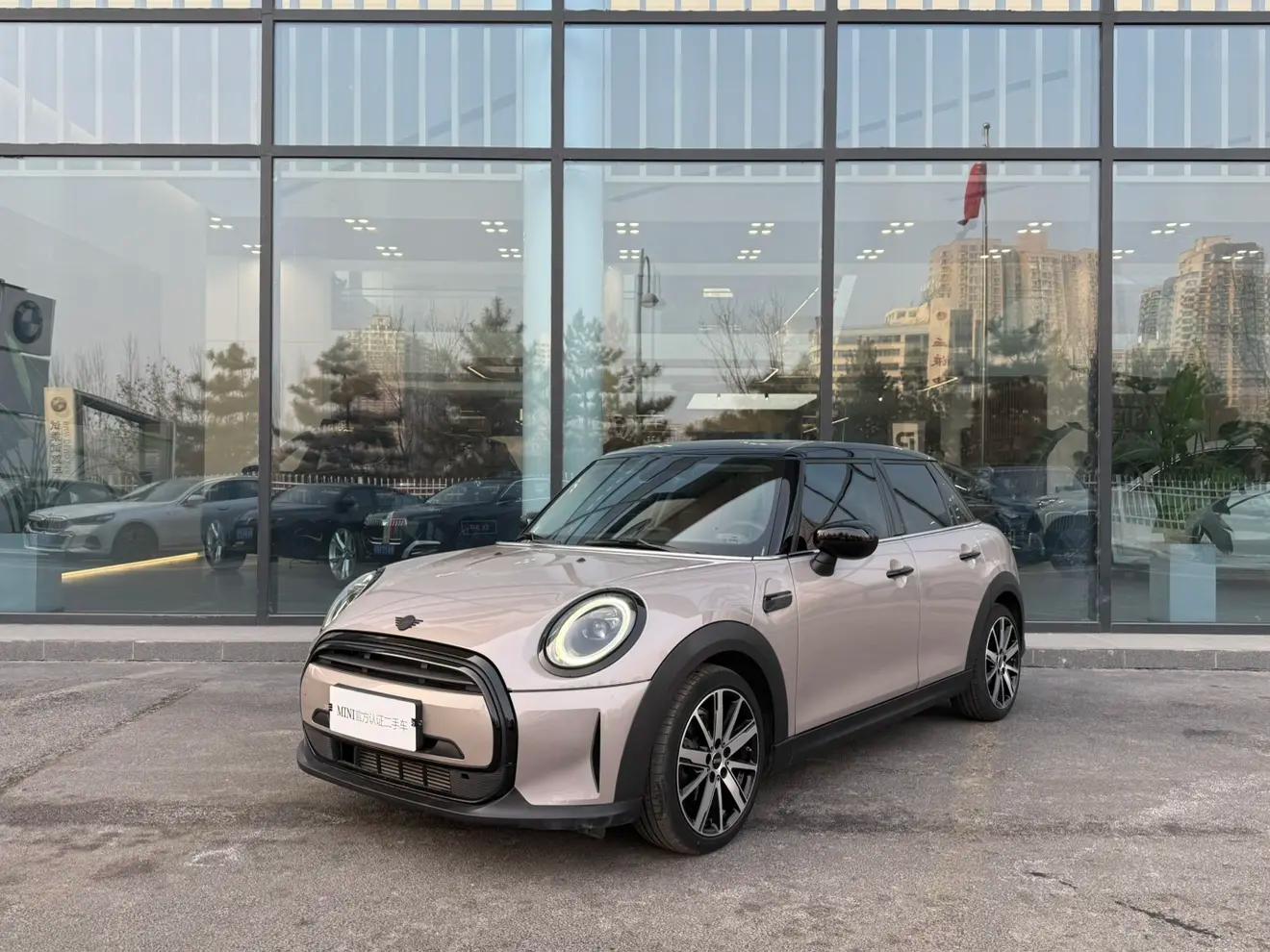 MINI  2022 г. 26000 км.