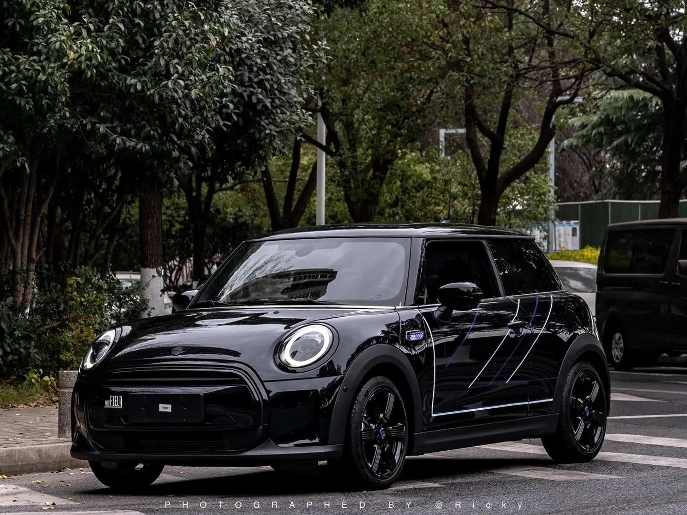 MINI  2024 г. 16000 км.