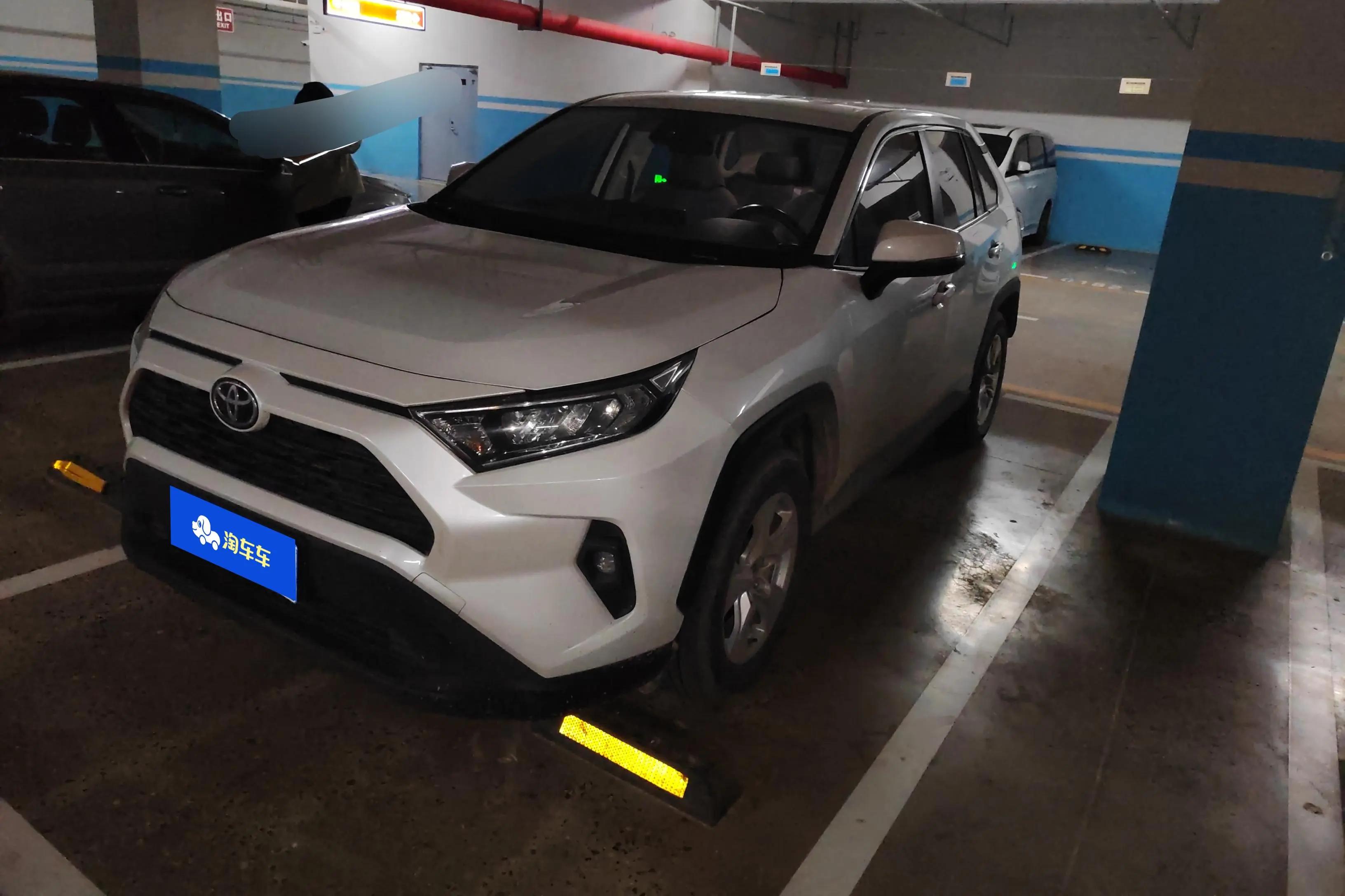 Toyota RAV4 2024 г. 39908 км.