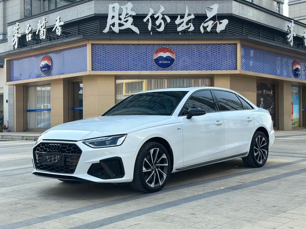 Audi A4L 2023 г. 31011 км.