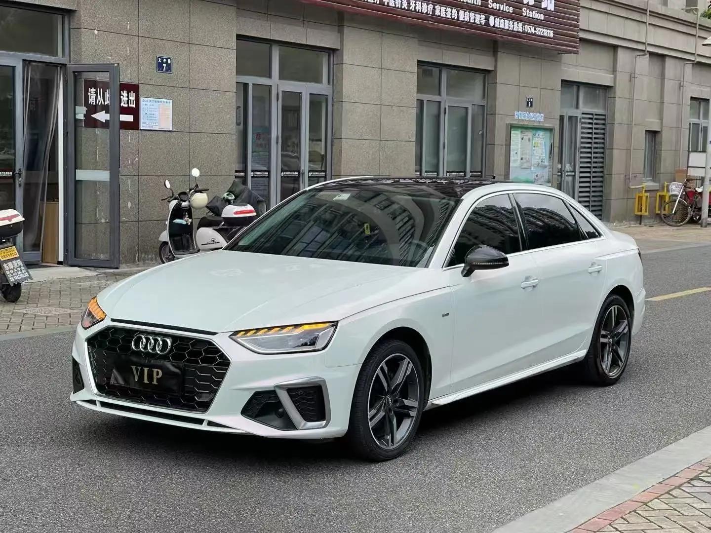 Audi A4L 2021 г. 40300 км.