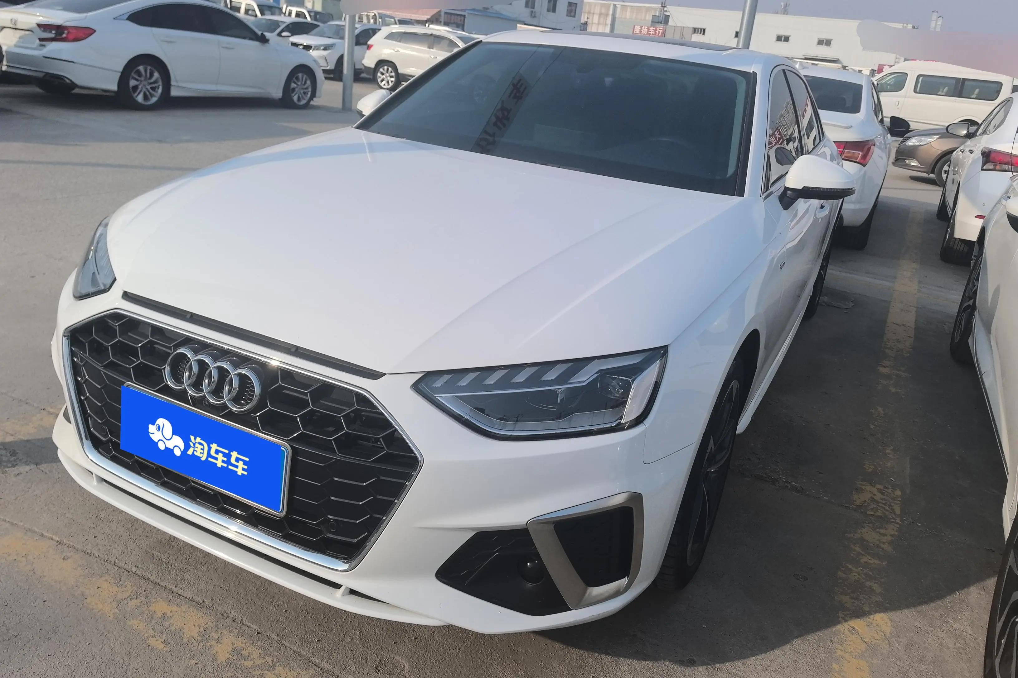 Audi A4L 2022 г. 32340 км.