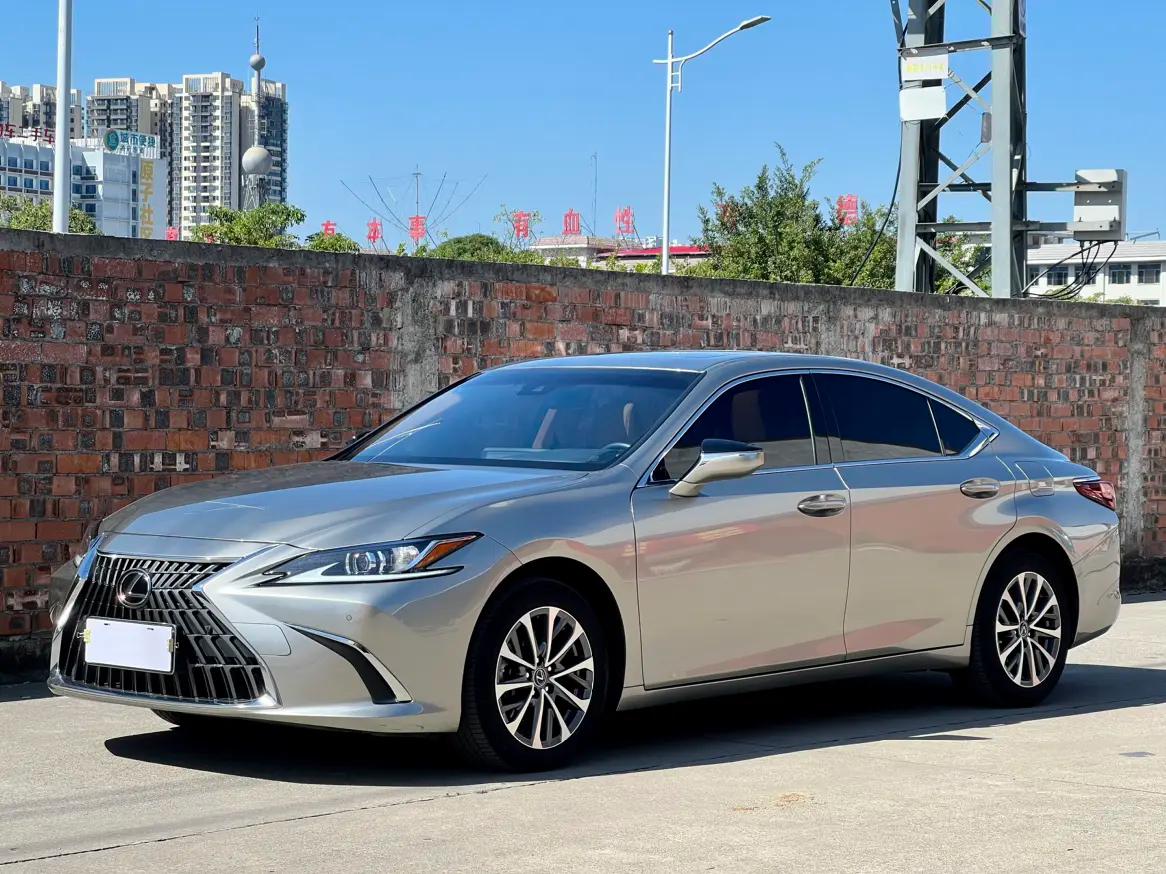 Lexus ES 2024 г. 28050 км.