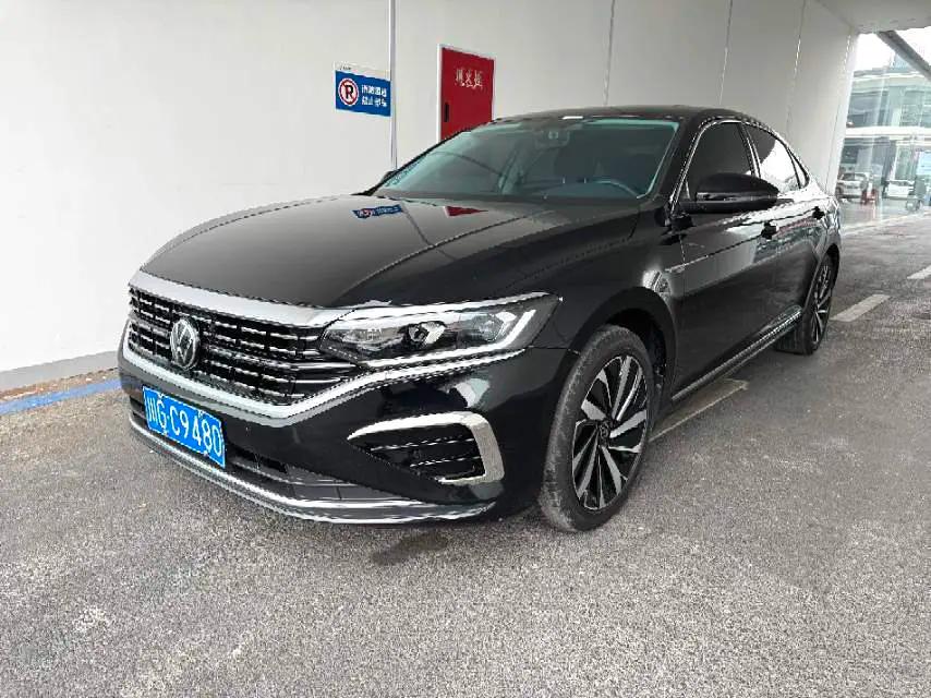 Volkswagen Passat 2023 г. 40095 км.