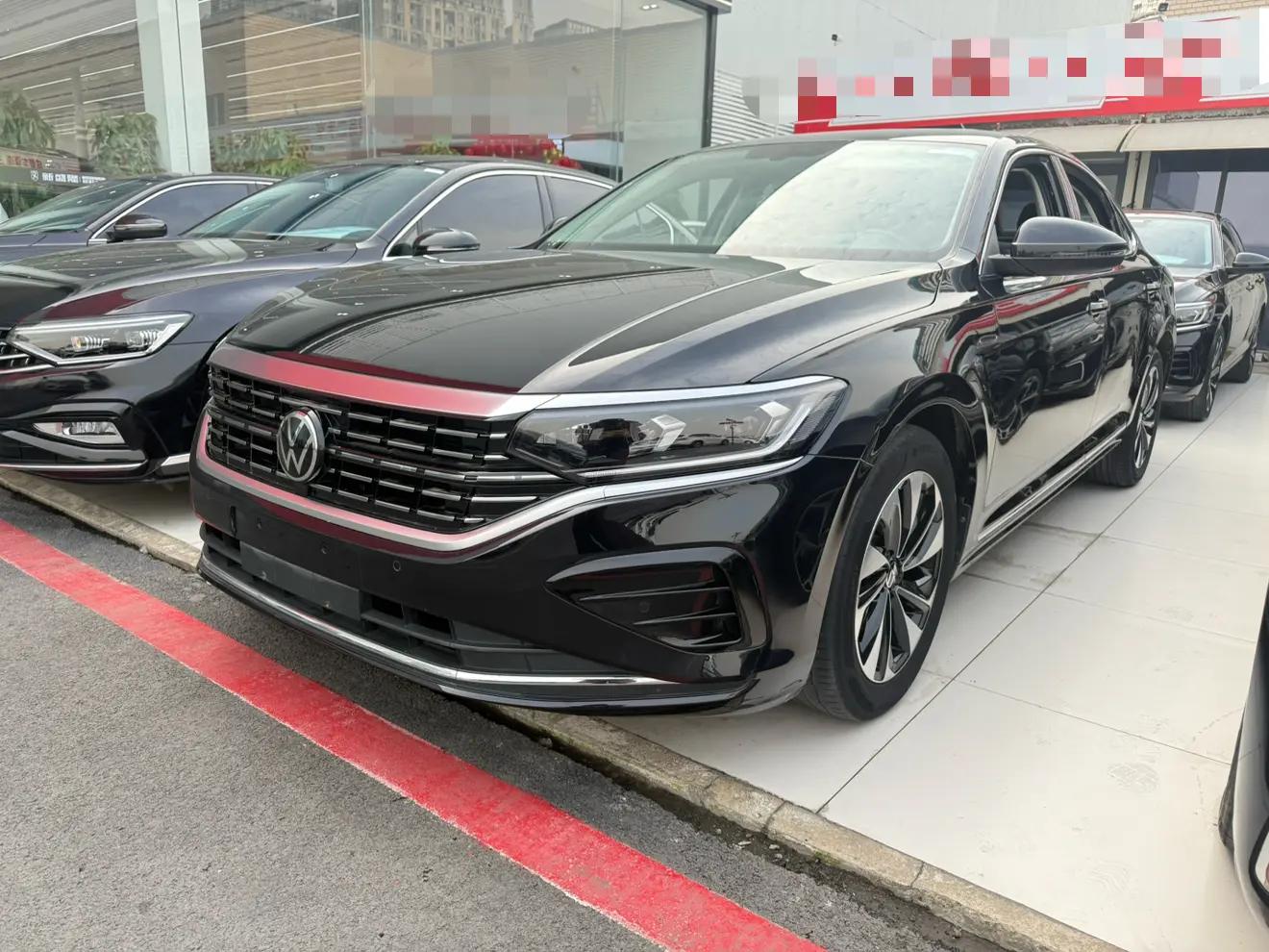 Volkswagen Passat 2023 г. 40096 км.