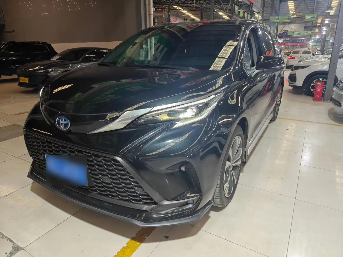 Toyota Granvia 2024 г. 23080 км.