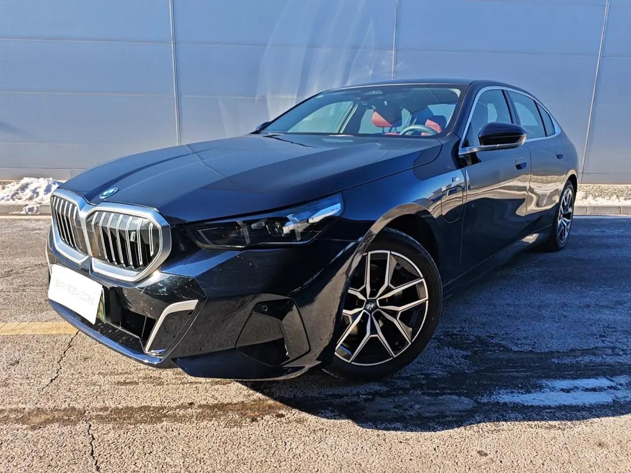 BMW i5 2025 г. 15154 км.