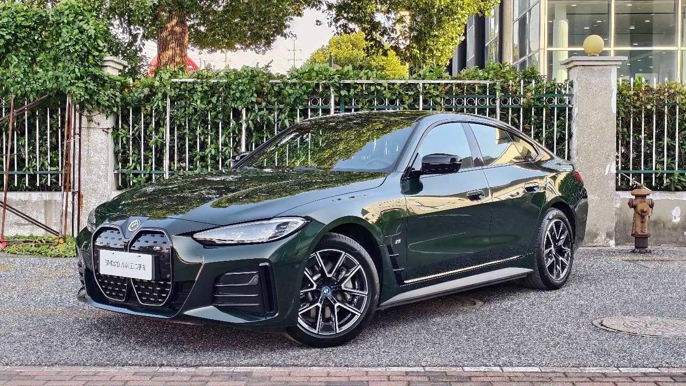 BMW i4 2023 г. 55402 км.