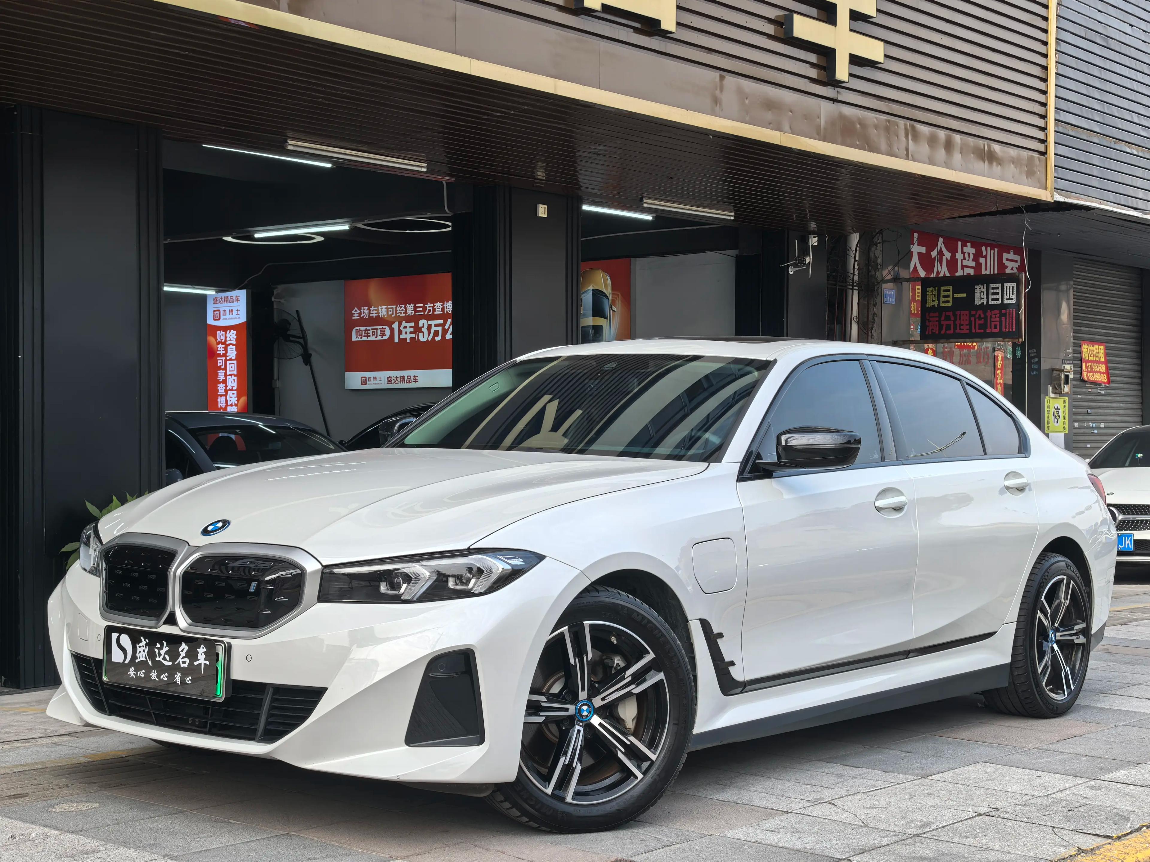 BMW i3 2024 г. 19139 км.