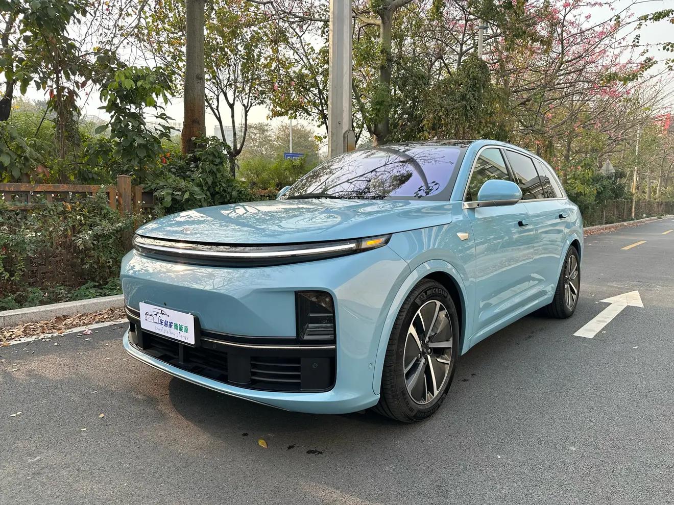 Lixiang L7 2024 г. 8810 км.