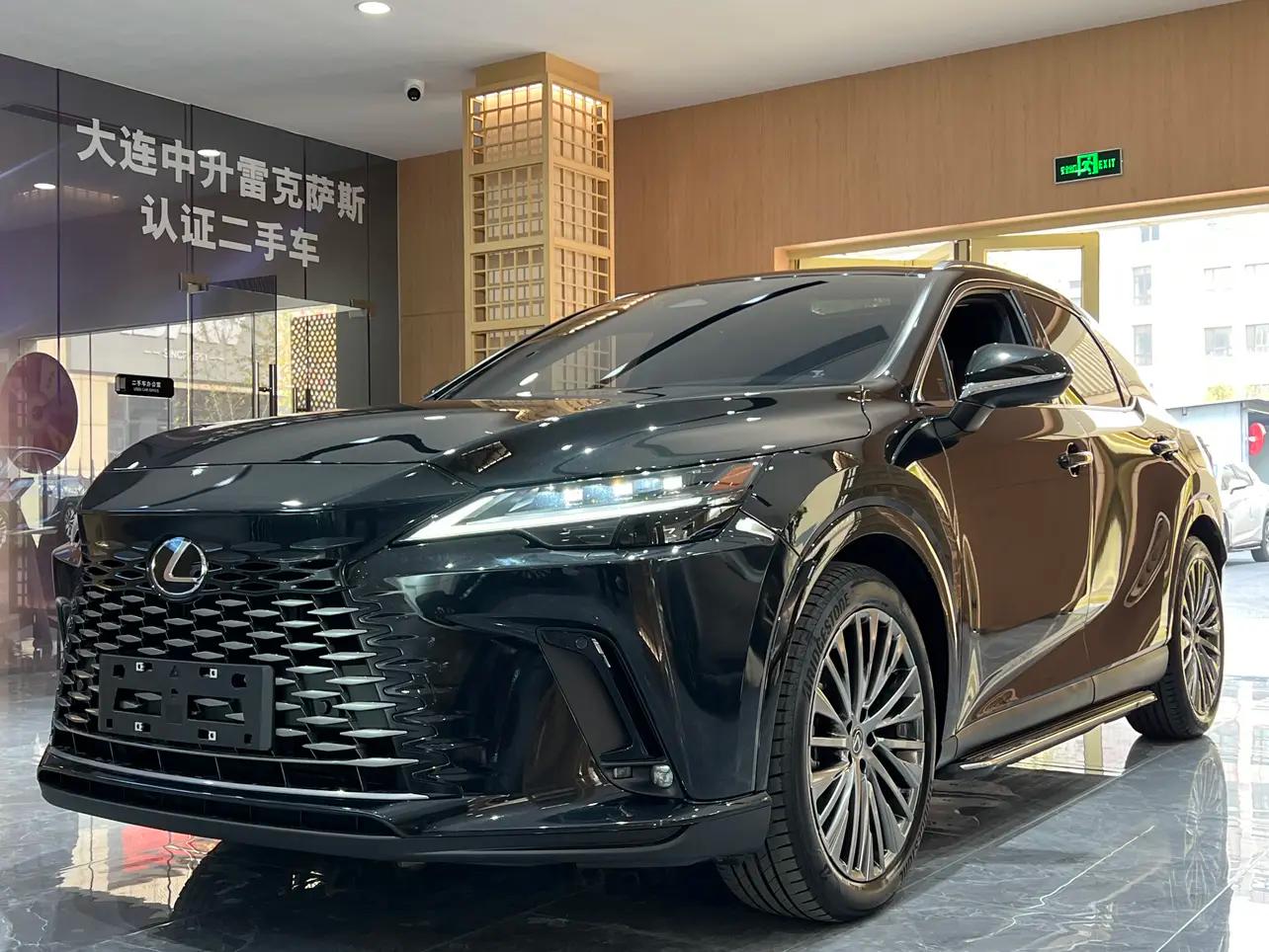 Lexus RX 2024 г. 35040 км.