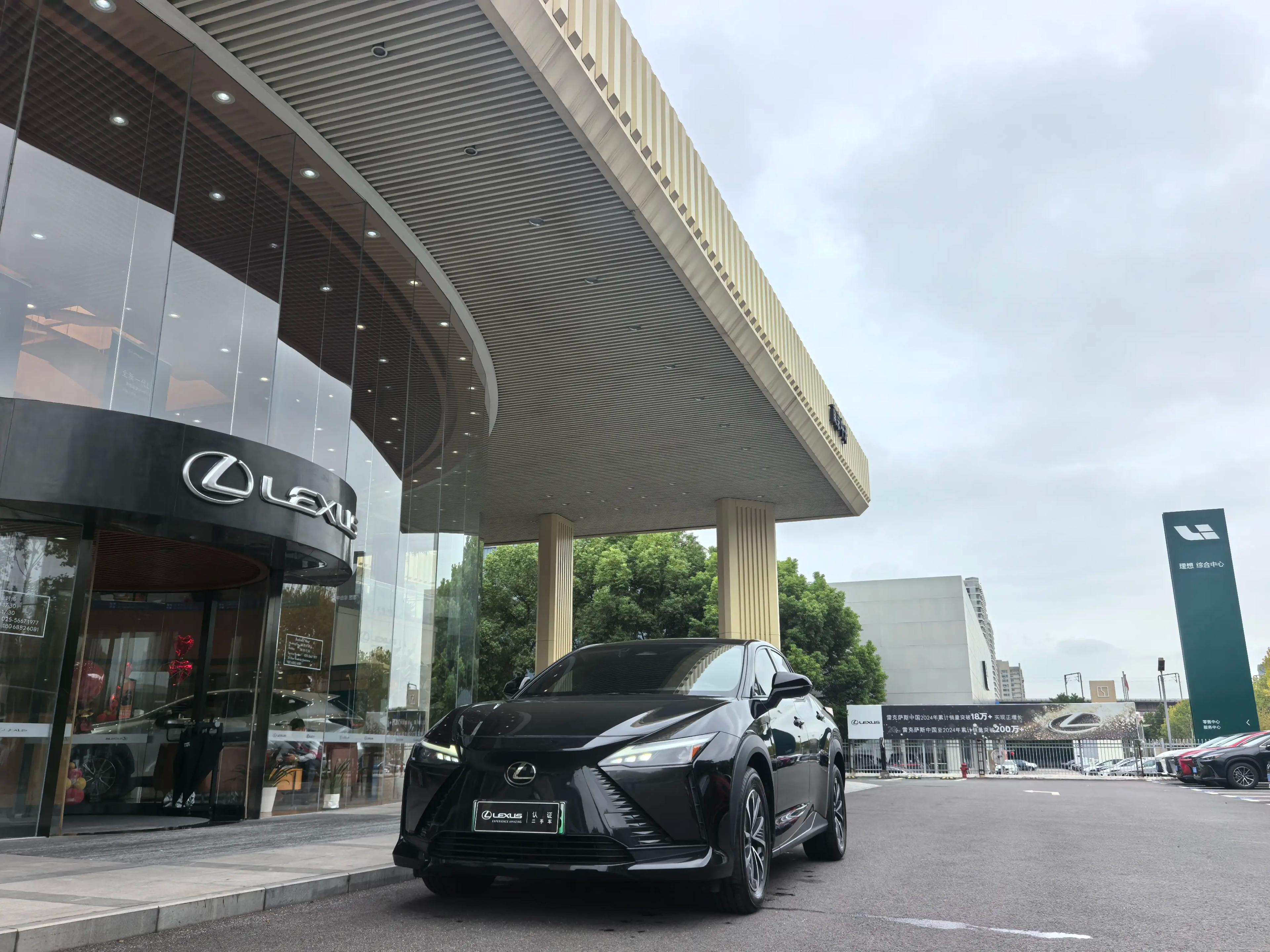 Lexus RZ 2023 г. 9103 км.