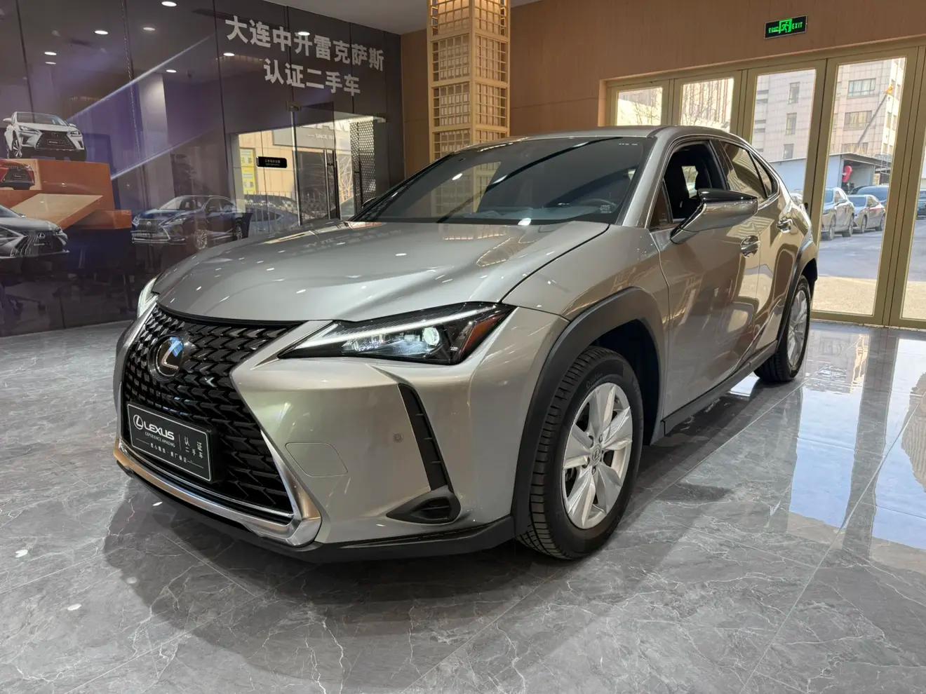 Lexus UX 2024 г. 38122 км.