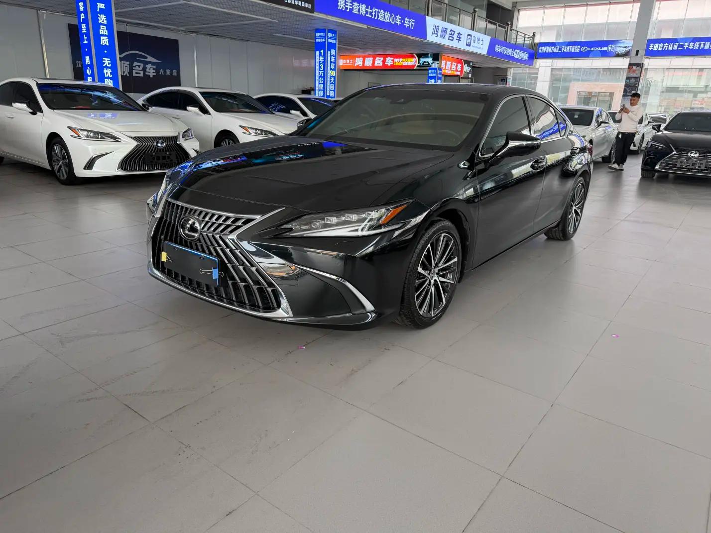 Lexus ES 2024 г. 25000 км.