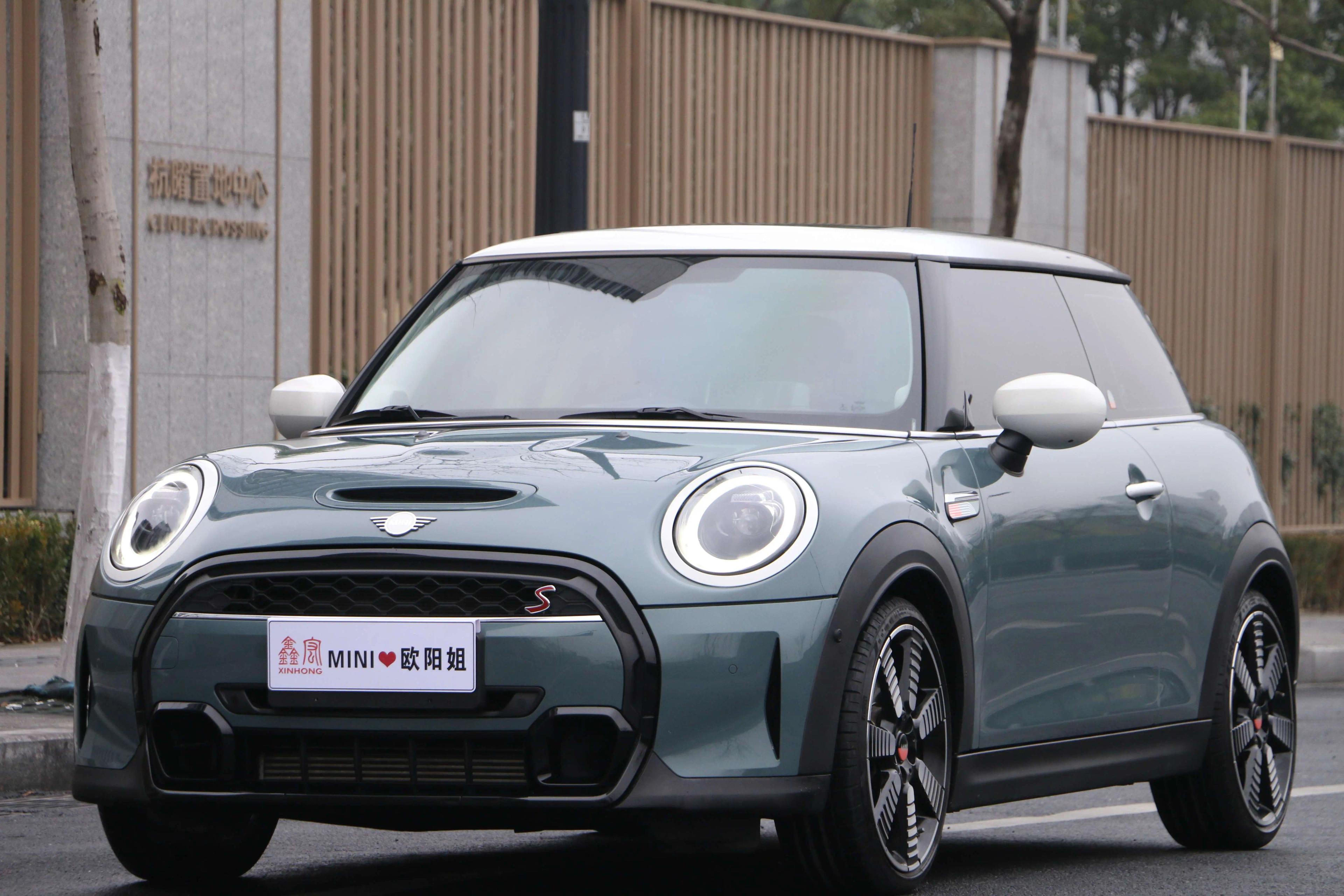 MINI  2023 г. 19002 км.