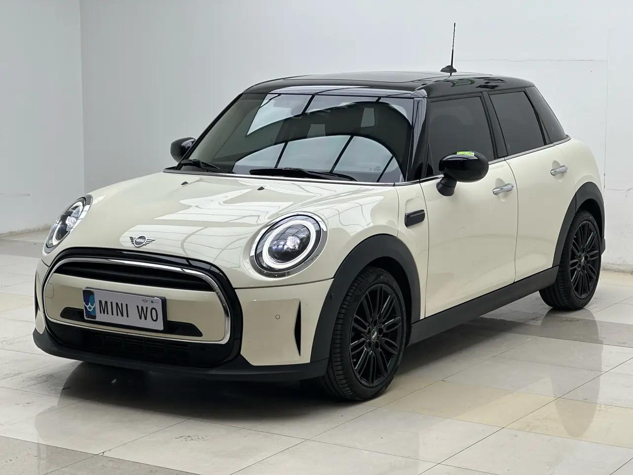 MINI  2022 г. 10001 км.